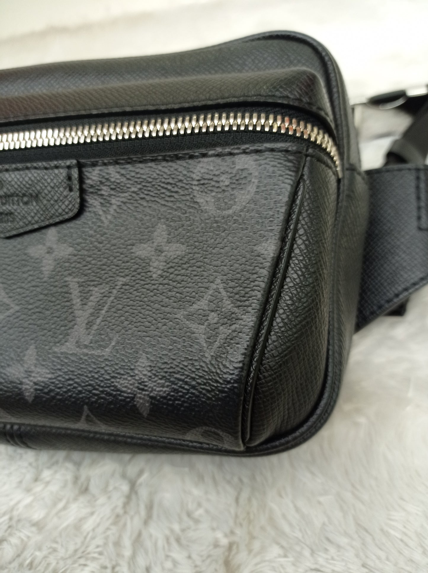LV Outdoor Bumbag Taigarama Monogram Noir 2019