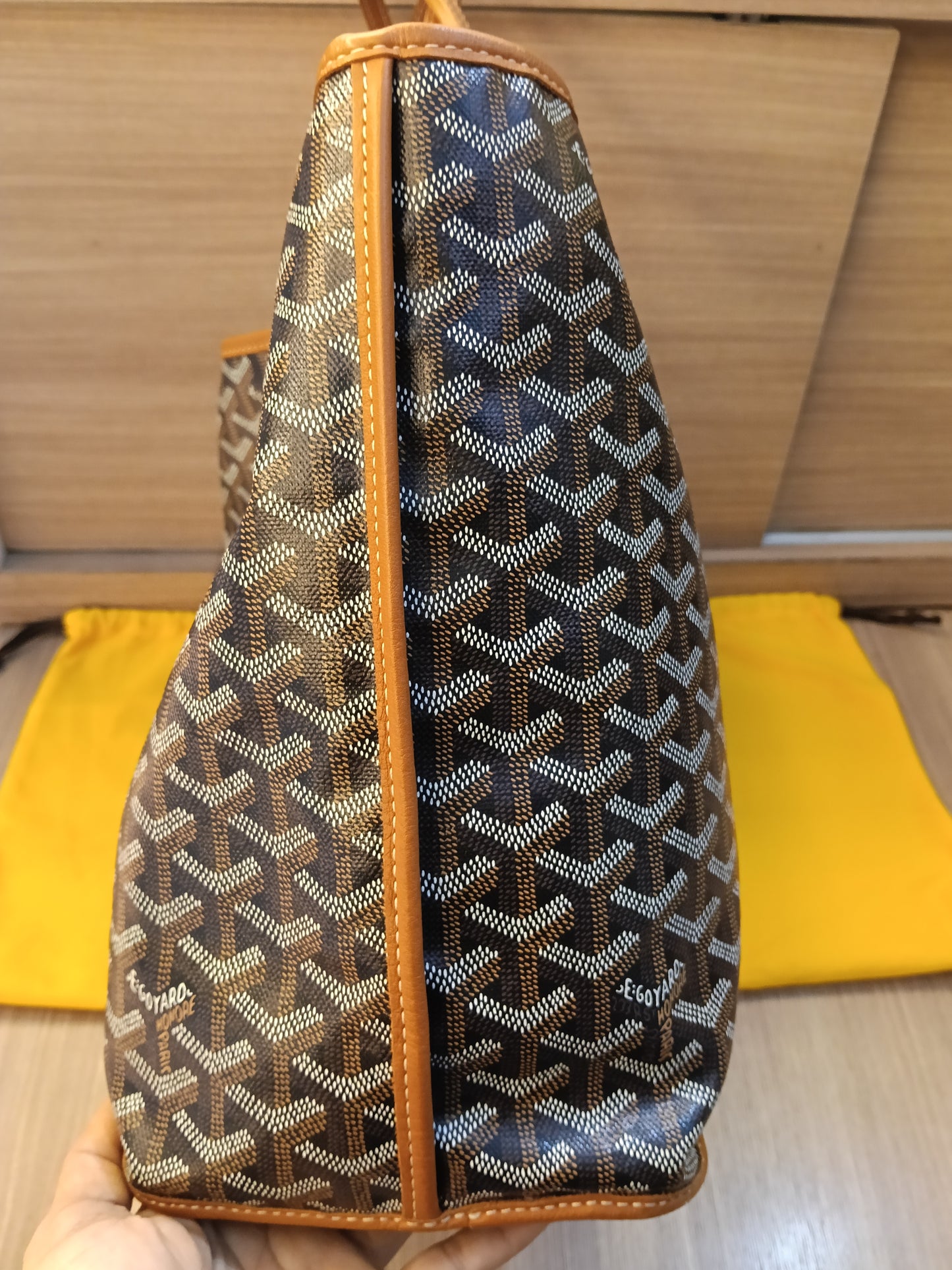 Goyard St Louis PM Black Tan SHW 2023
With pocket, db