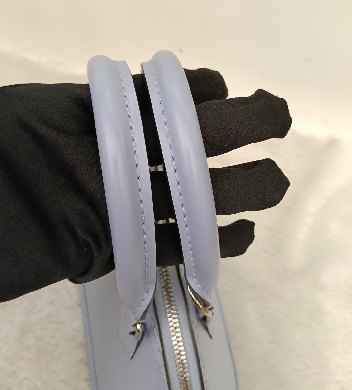 LV Alma BB Epi Bleu Nuage (CHIP)