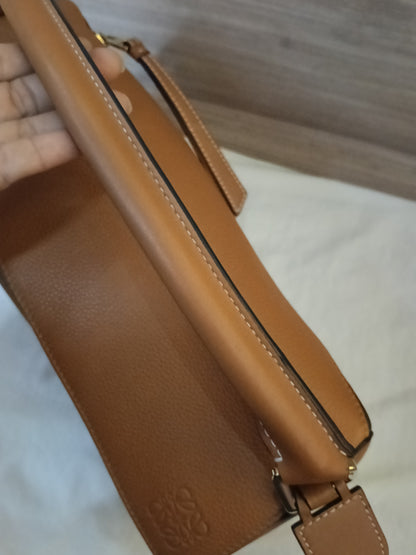 Loewe Puzzle Medium Grained Caramel GHW 2020