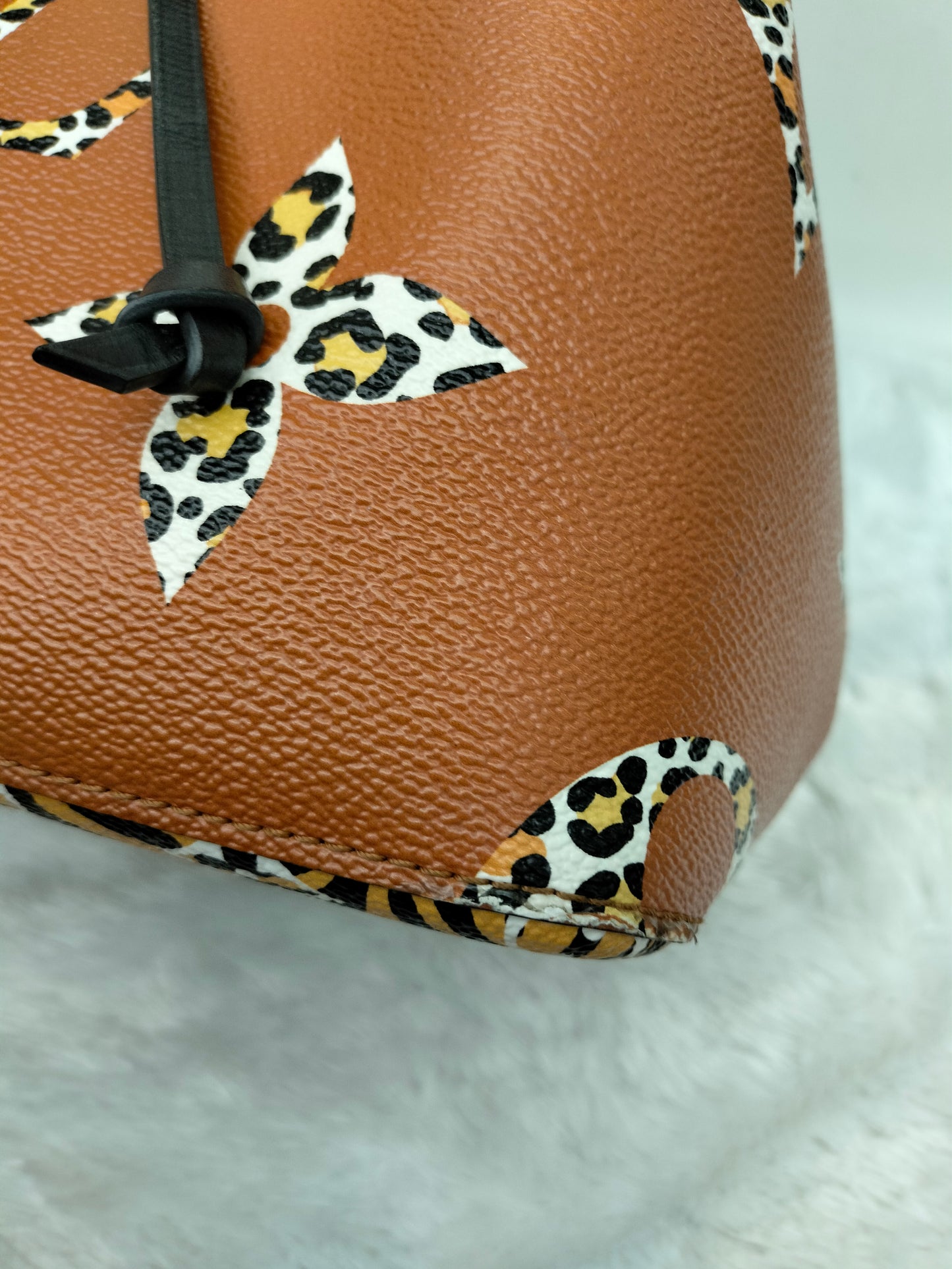 LV Neo Noe Monogram Giant Jungle Leopard Caramel 2019