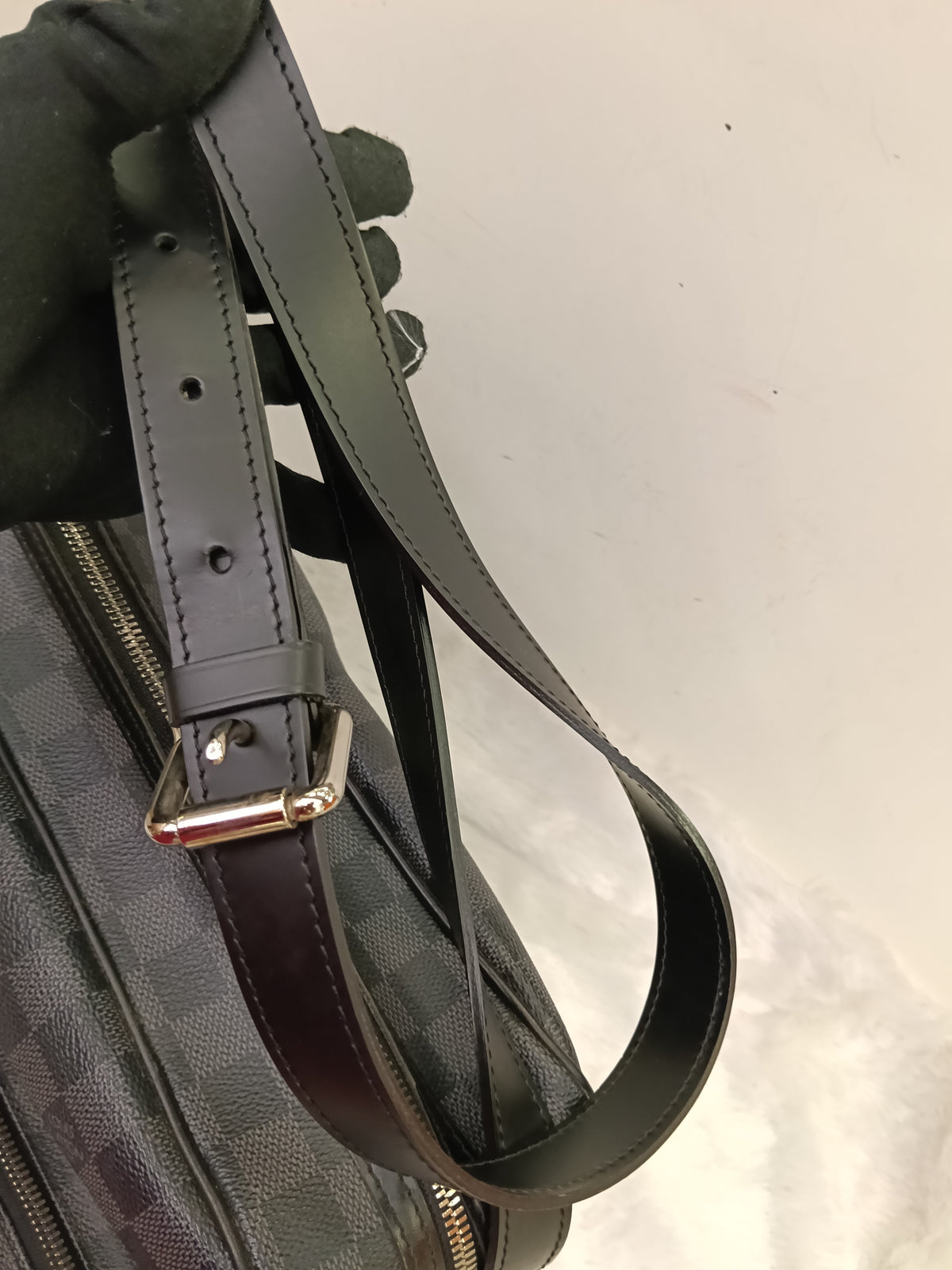 LV Sac Leoh Messenger Graphite 2008