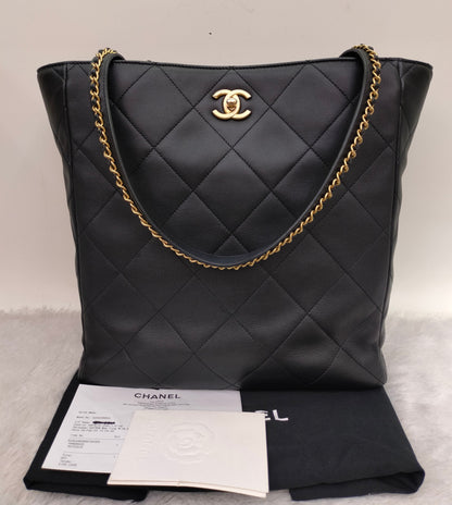 Chanel Chain Shopping Tote Calfskin Black GHW 2023 (CHIP)