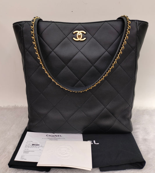Chanel Chain Shopping Tote Calfskin Black GHW 2023 (CHIP)