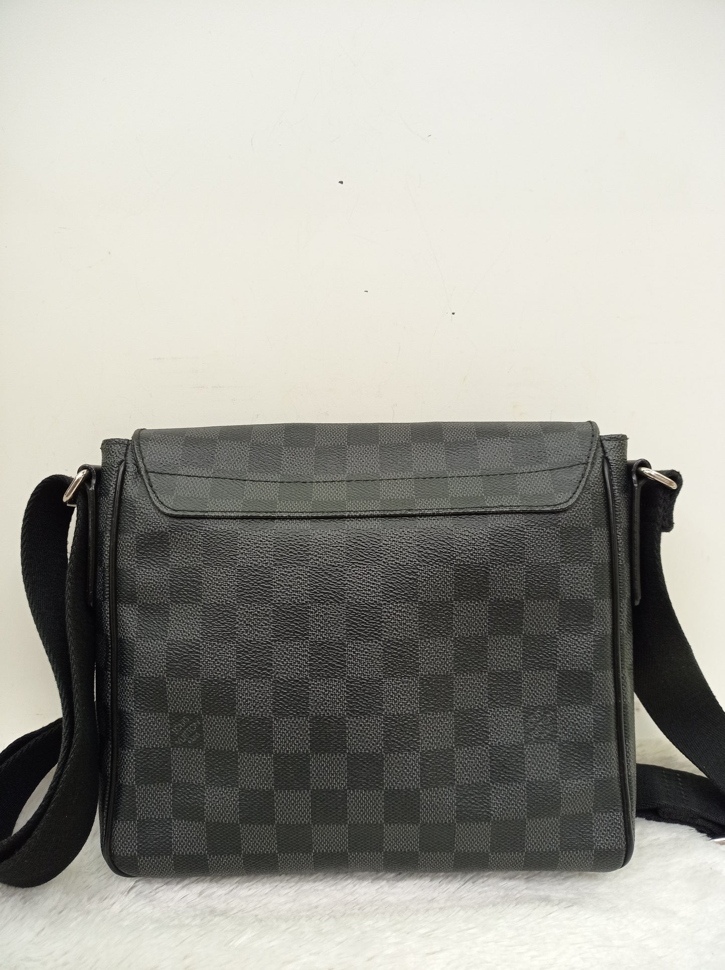 LV District PM Graphite 2016