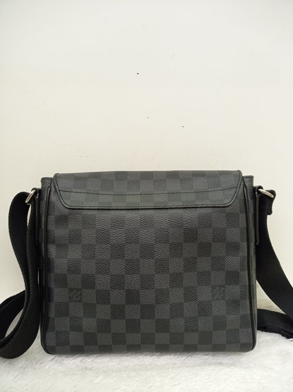 LV District PM Graphite 2016