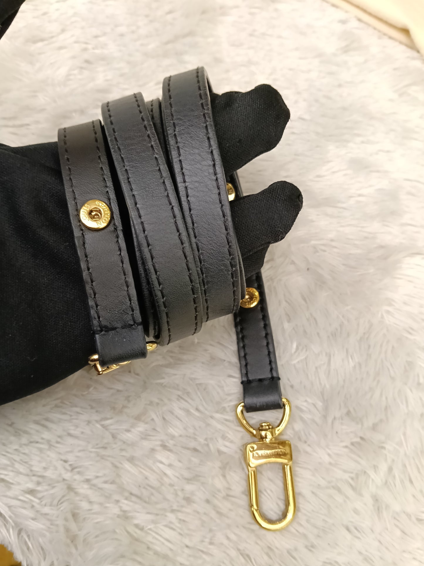 LV Neo Noe MM Monogram Noir (CHIP)
