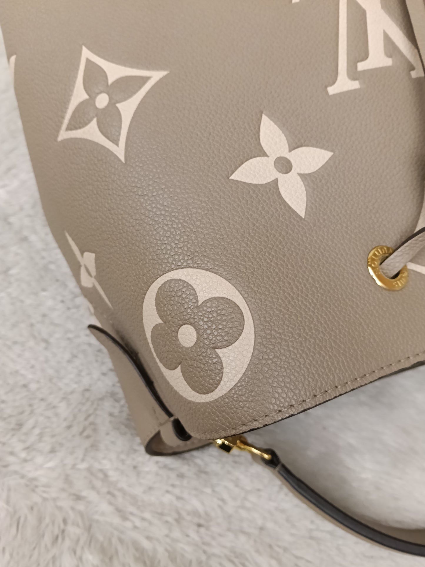 LV Neo Noe MM Monogram Empreinte Tourterelle Creme (CHIP)
