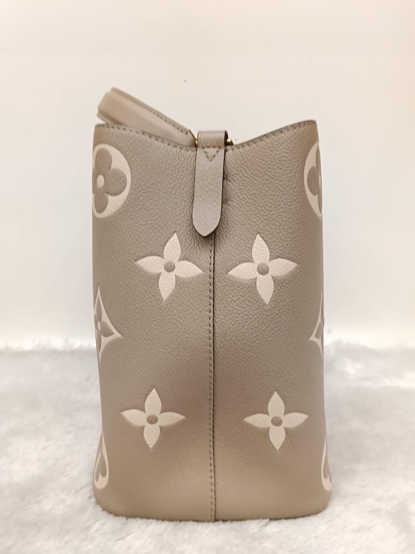 LV Neo Noe MM Monogram Empreinte Tourterelle Creme (CHIP)