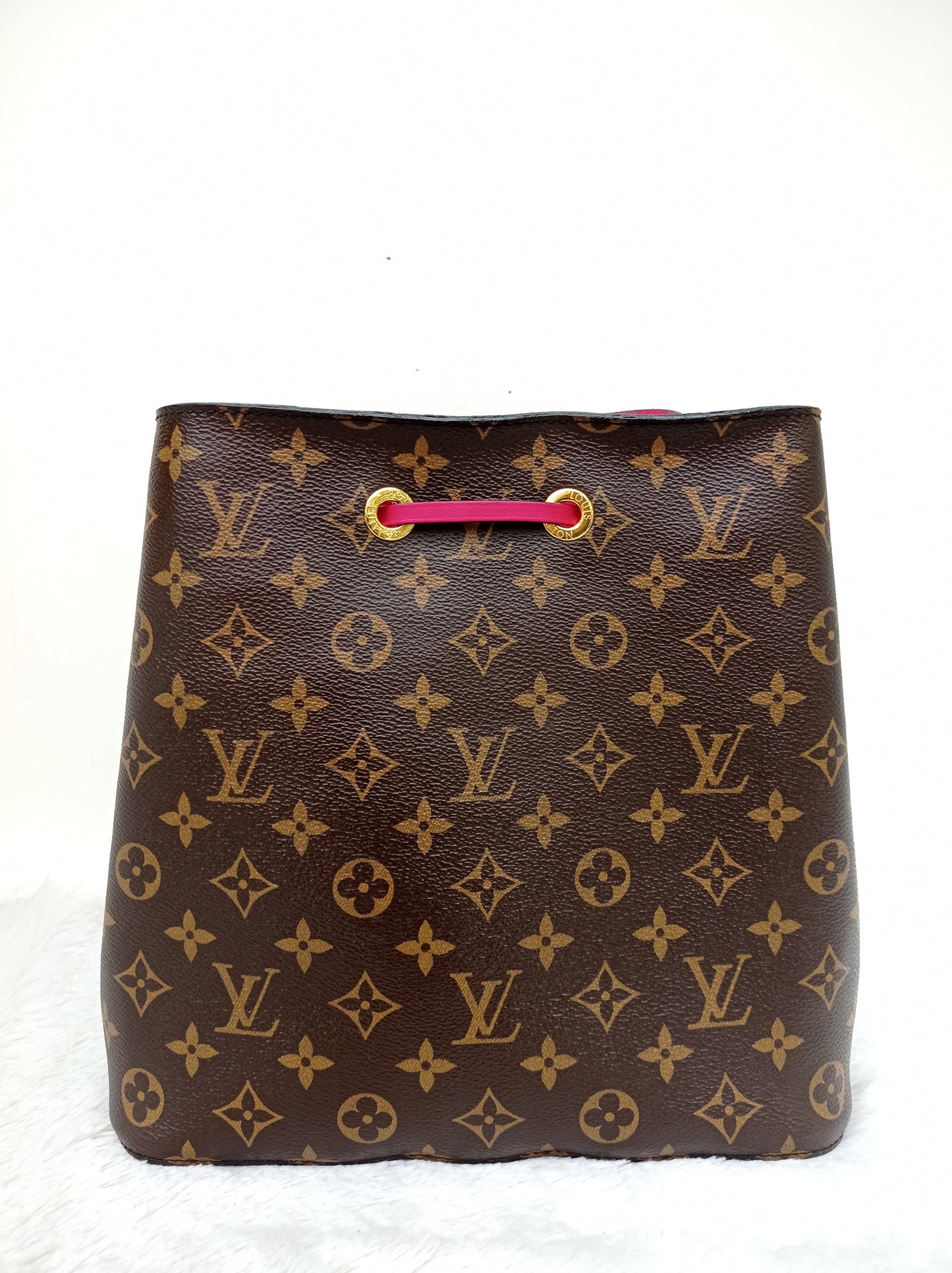 LV Neo Noe MM Monogram Freesia 2018