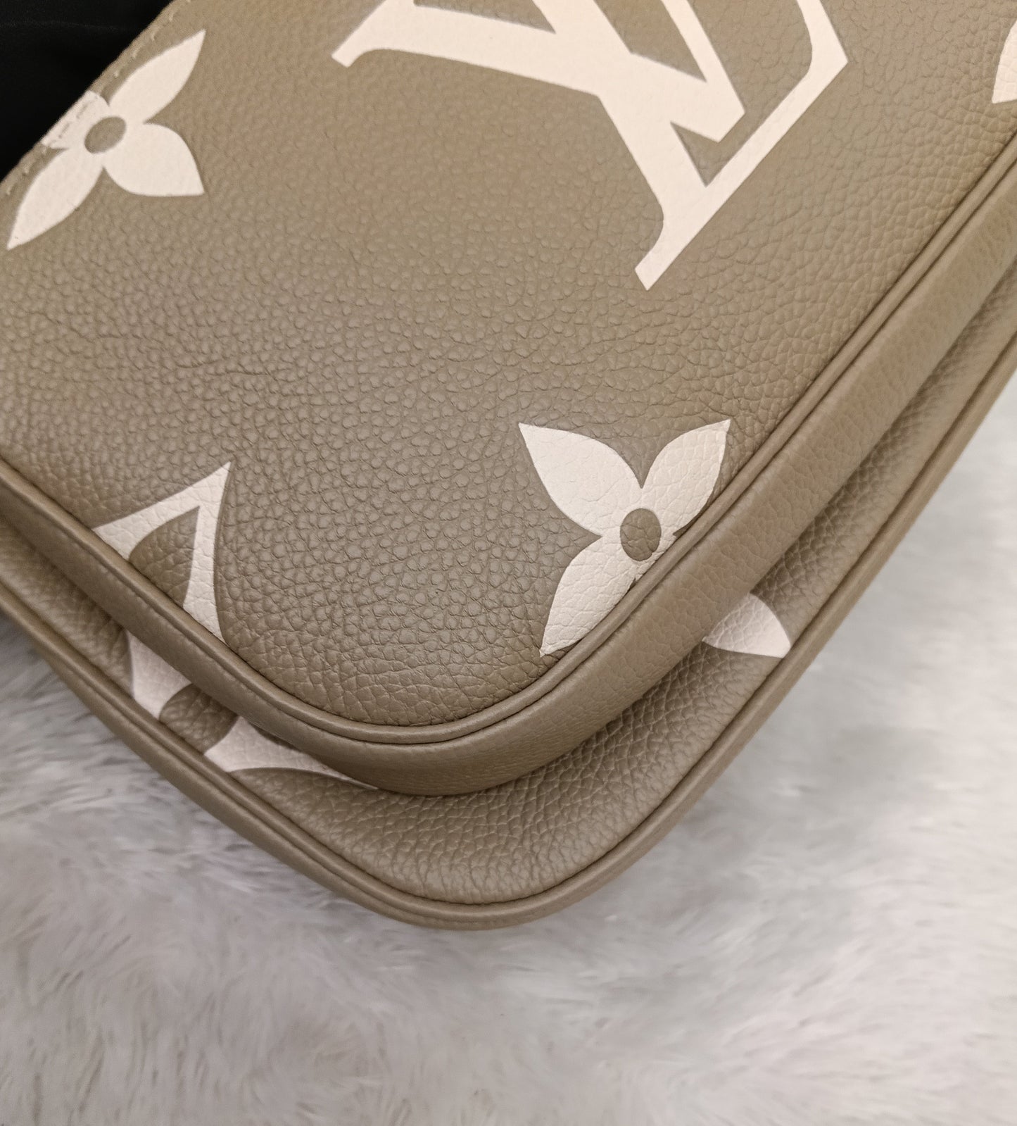 LV Multi Pochette Accessories Monogram Empreinte Light Khaki Cream (CHIP)