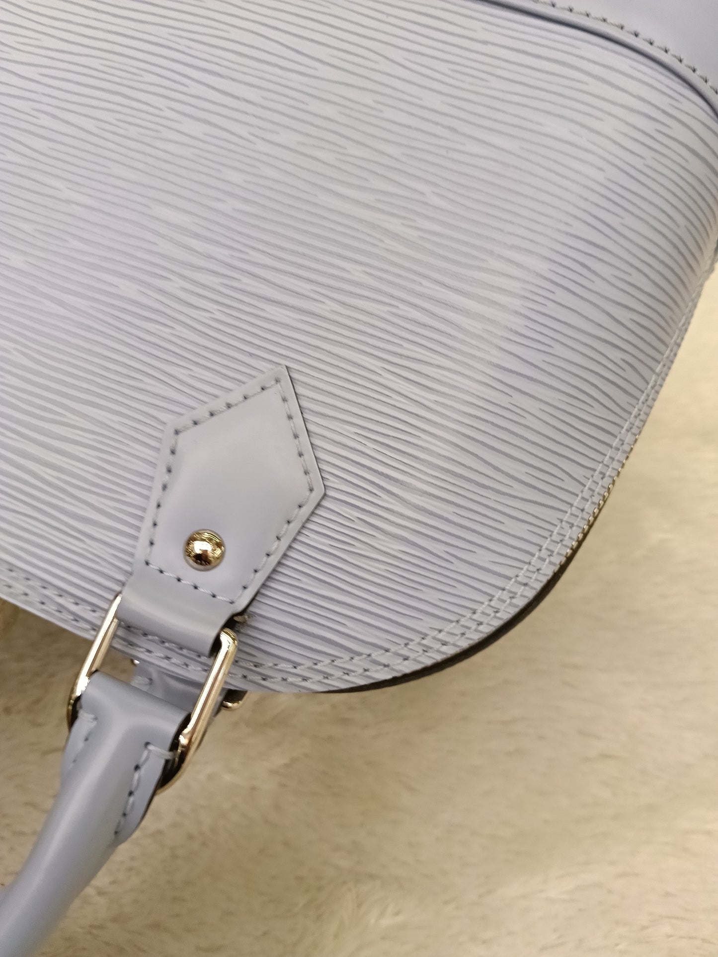 LV Alma BB Epi Bleu Nuage (CHIP)