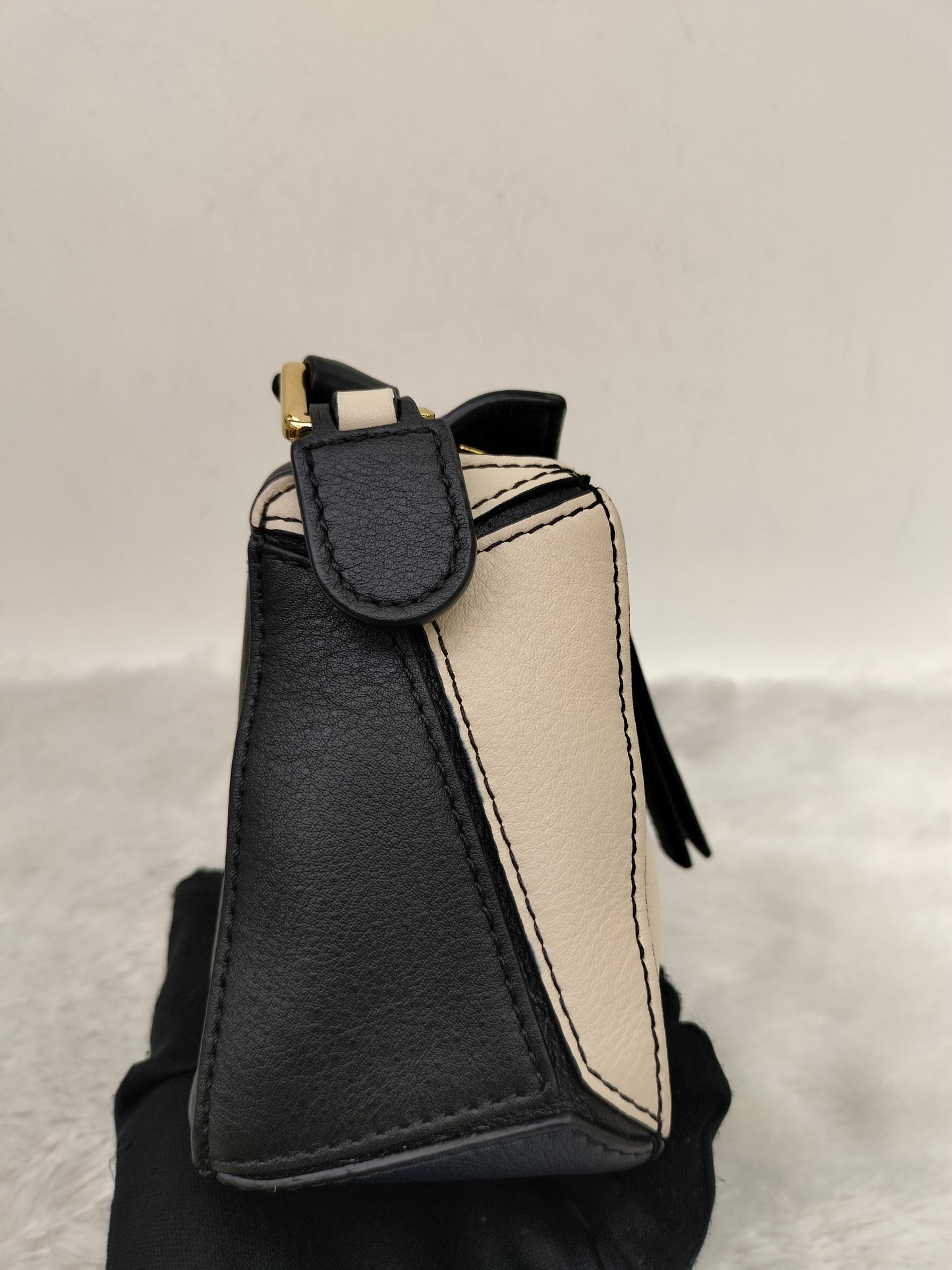 Loewe Puzzle Mini Black Angora GHW 2021