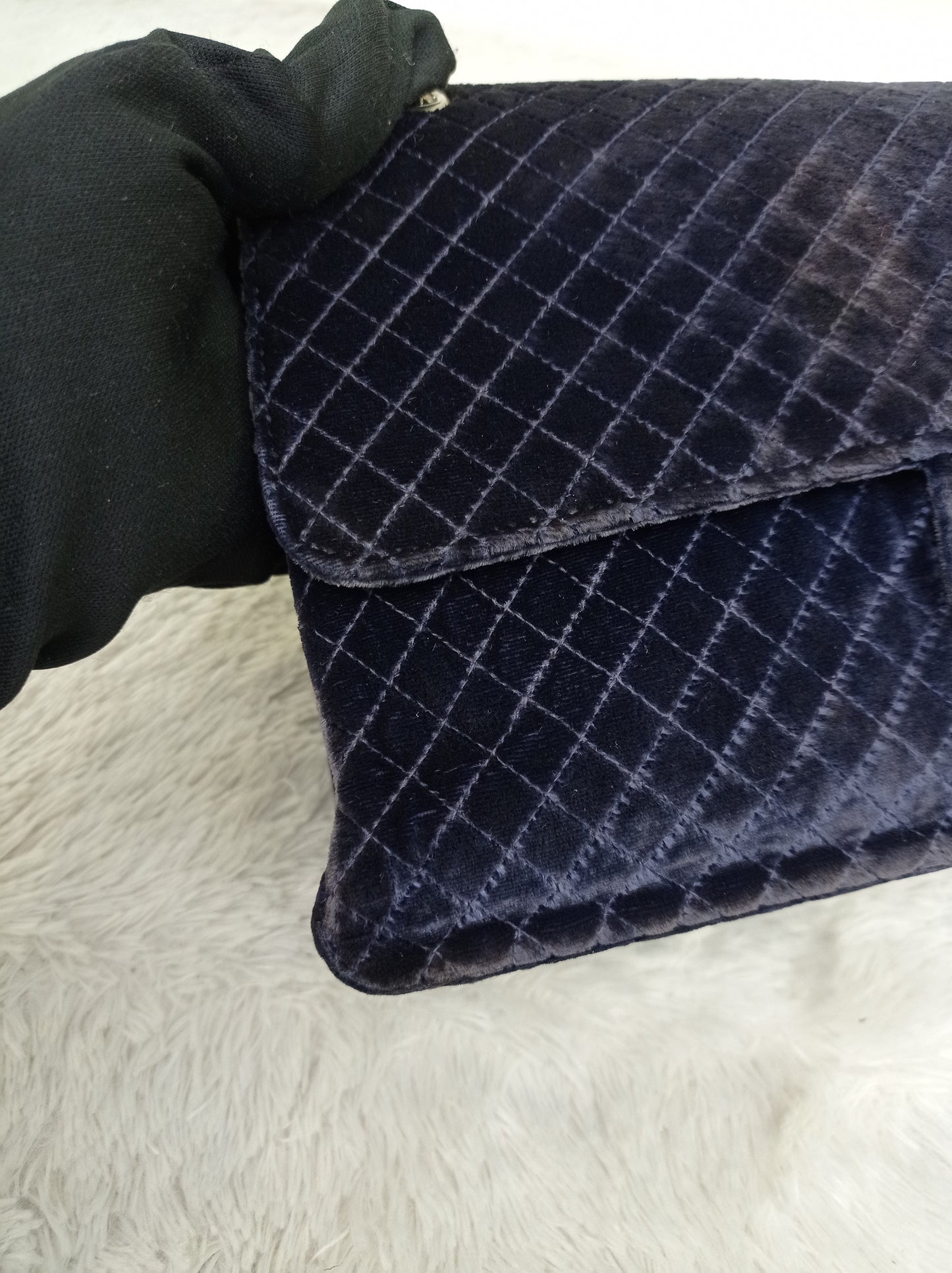 Chanel Medium Velvet Navy Blue Vintage SHW SF (broken holo)