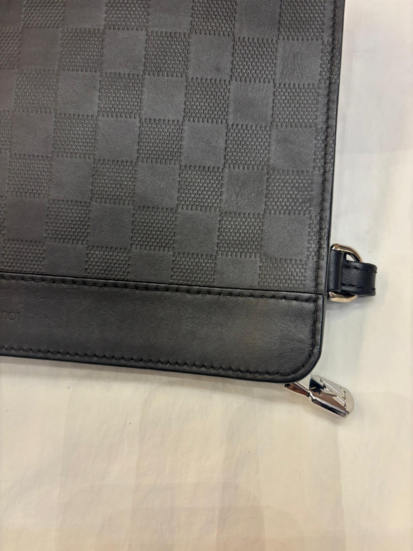 LV Standing Pouch Infini Damier Noir (CHIP)