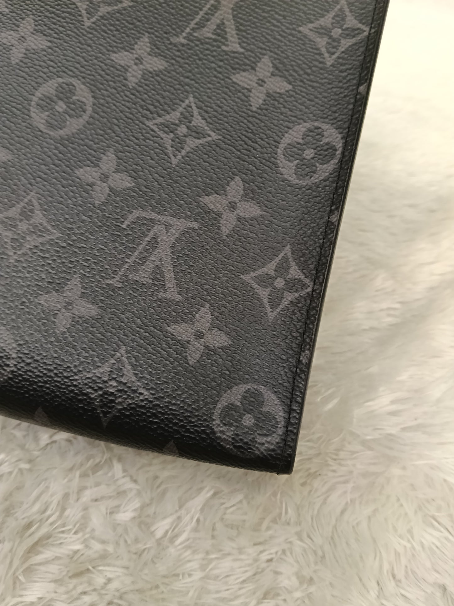 LV Pochette Voyage Monogram Eclipse 2019