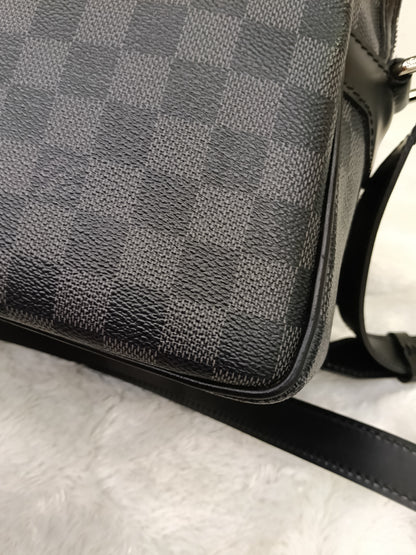 LV Sac Leoh Messenger Graphite 2008