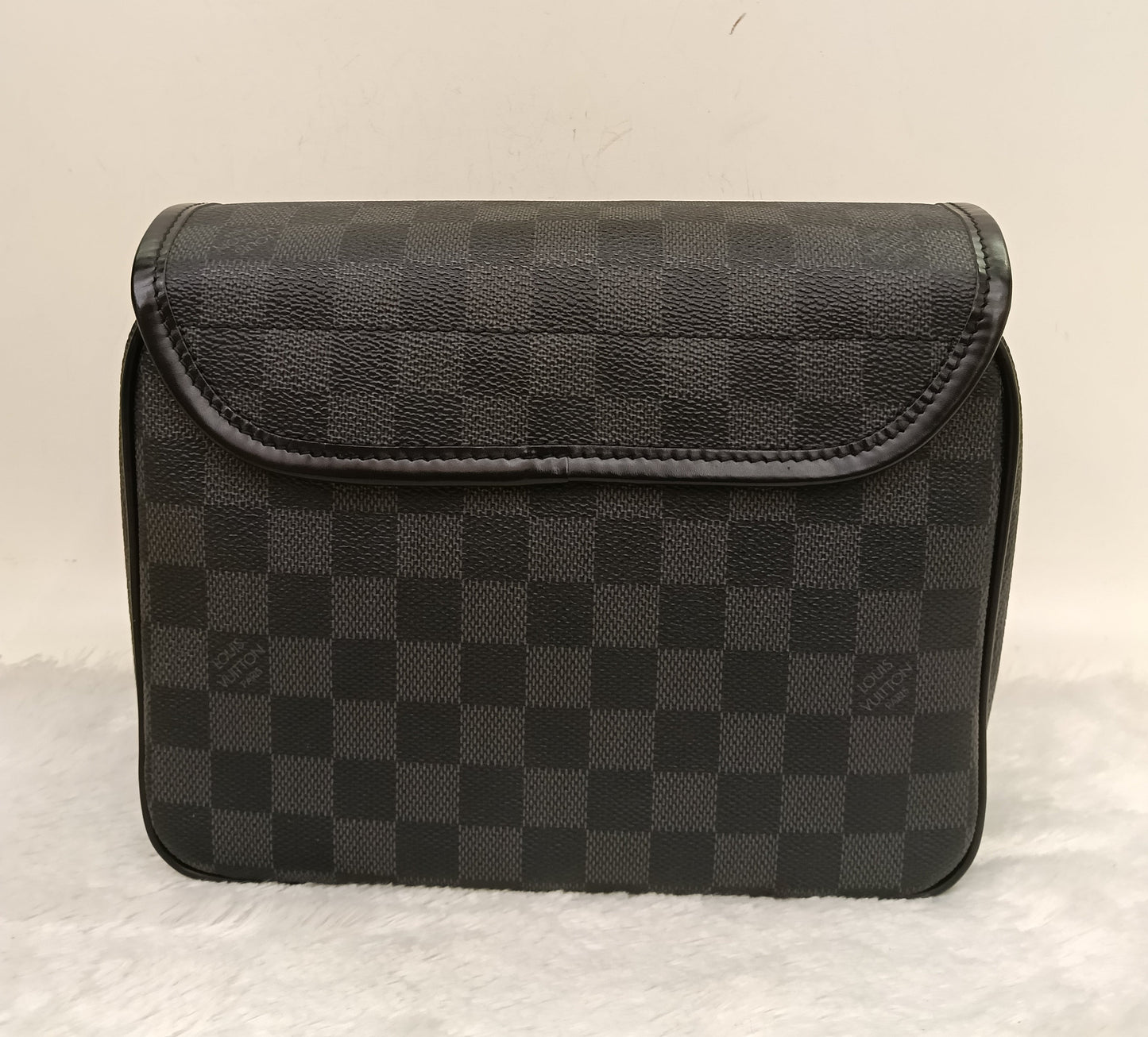 LV Hanging Toiletry Kit Graphite 2013