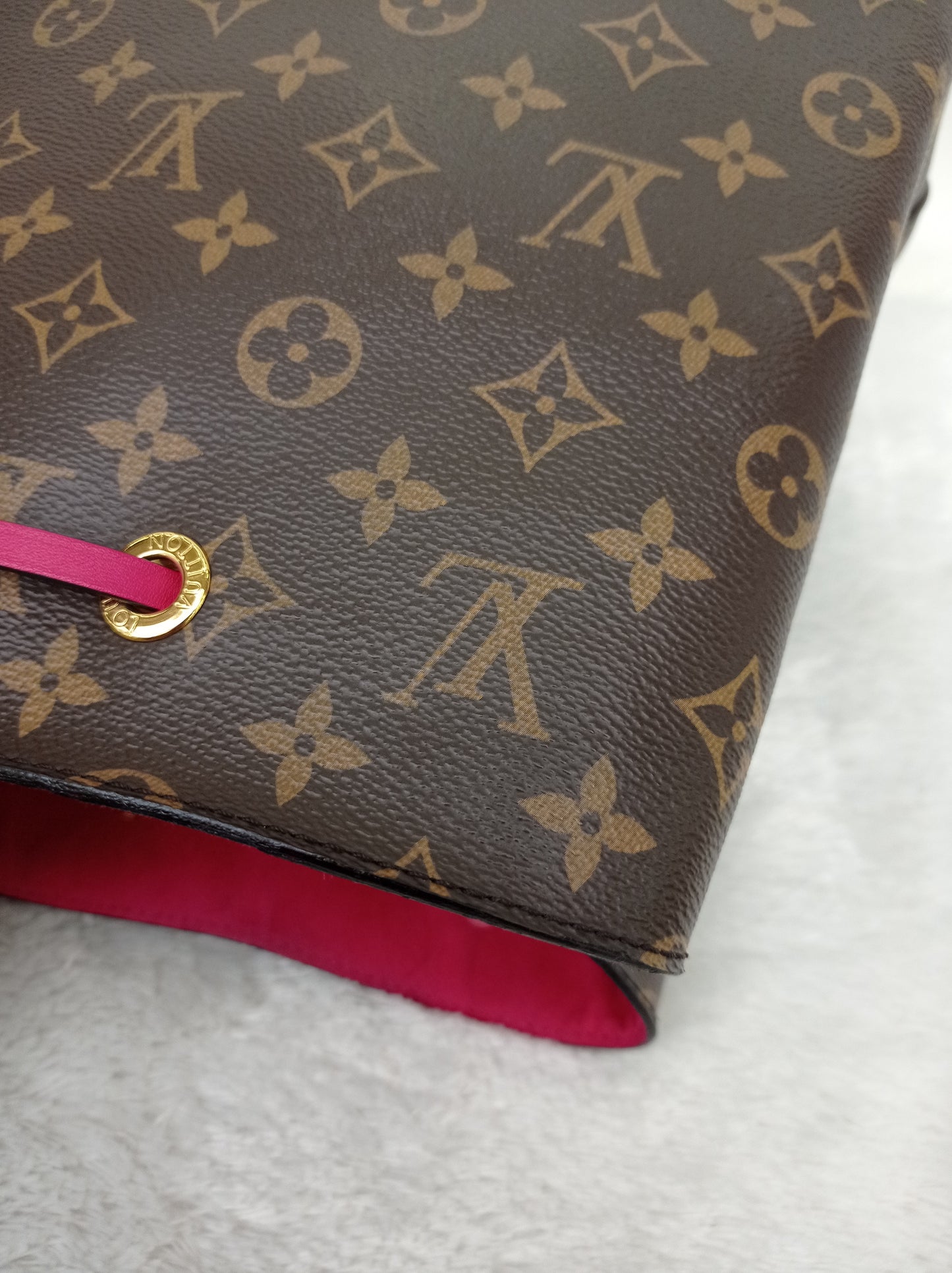 LV Neo Noe MM Monogram Freesia 2018