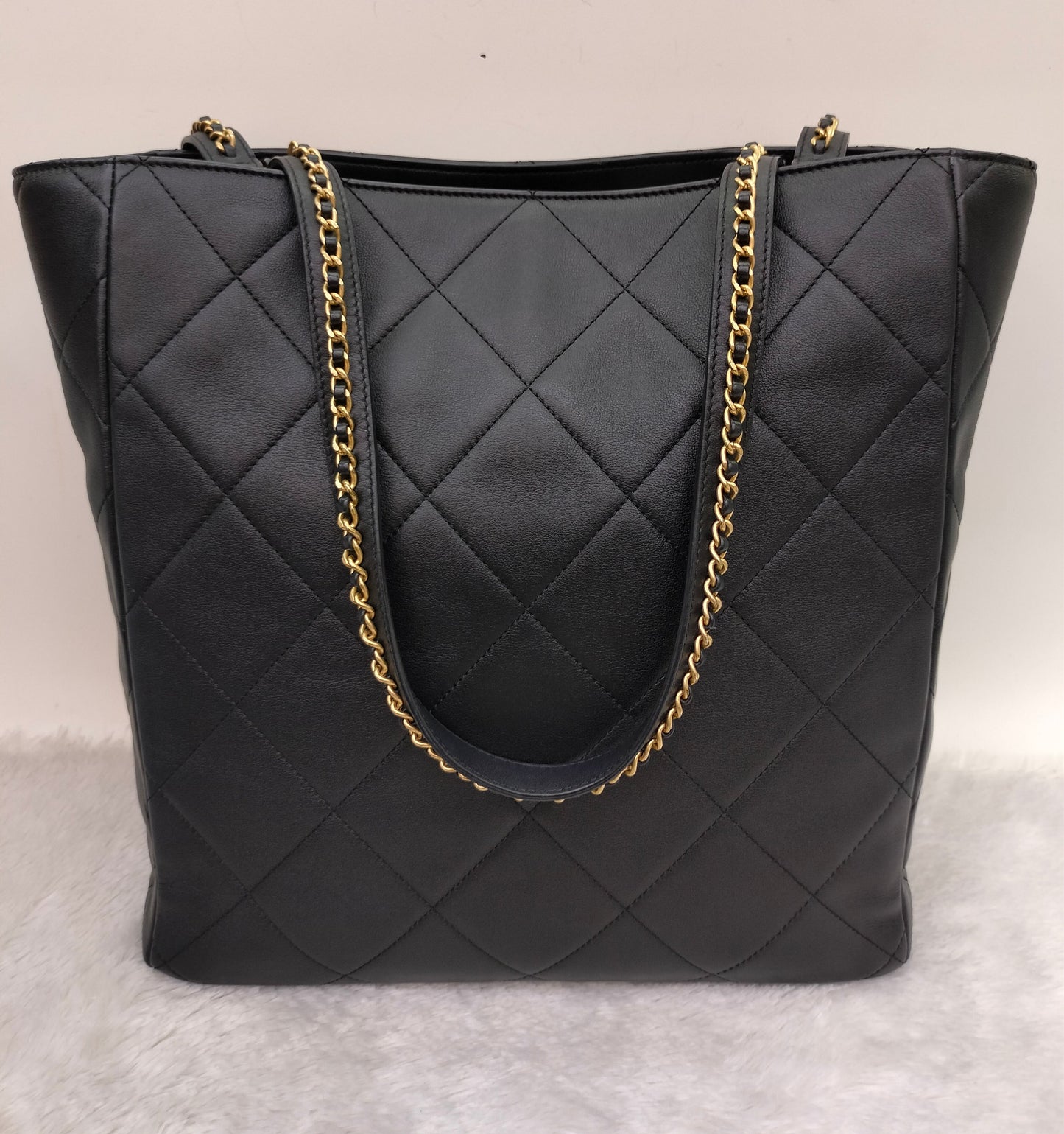 Chanel Chain Shopping Tote Calfskin Black GHW 2023 (CHIP)