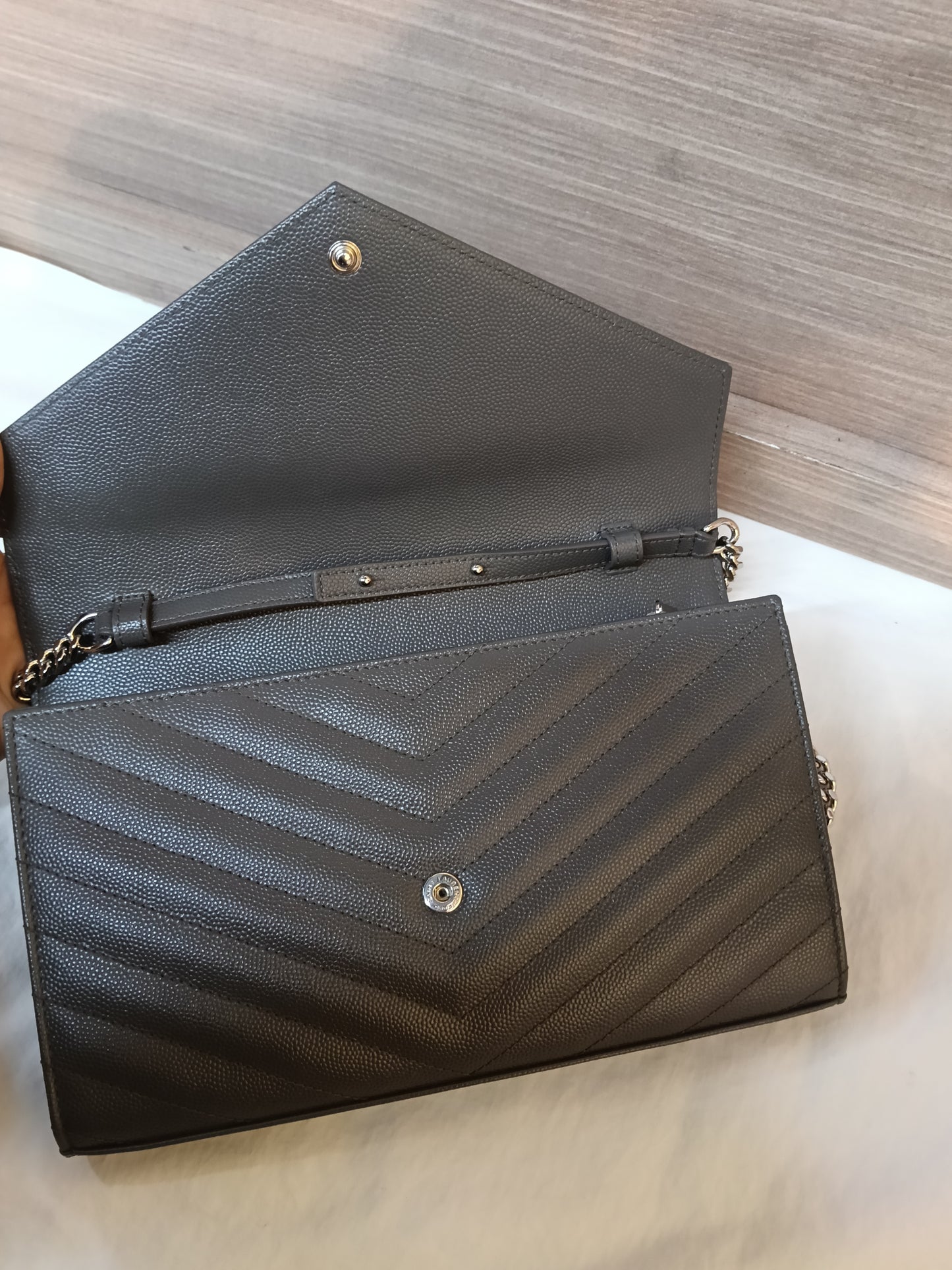 YsL WOC 22 Matelasse Monogramme Grained Grey SHW 2018