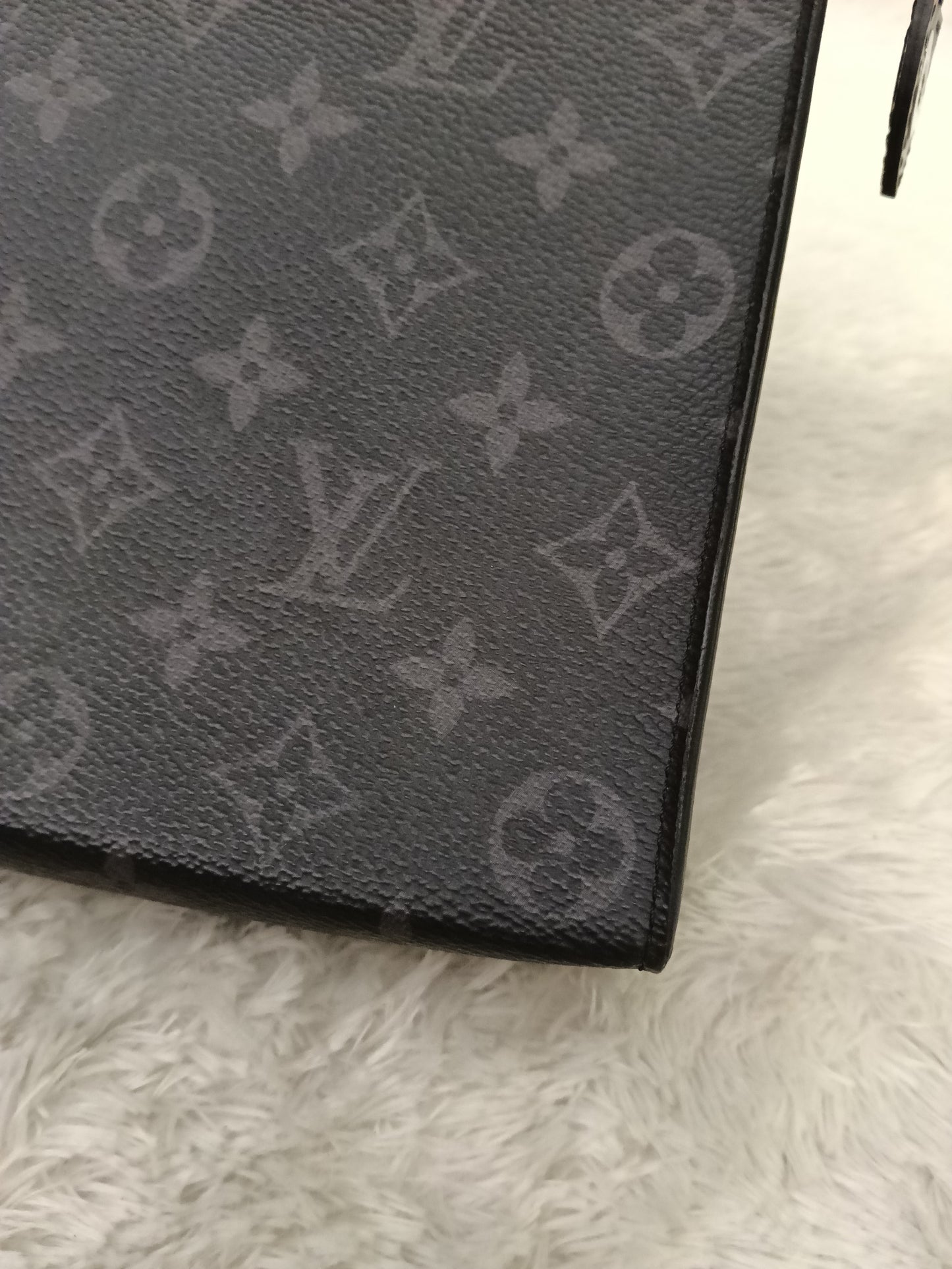 LV Pochette Voyage Monogram Eclipse 2019