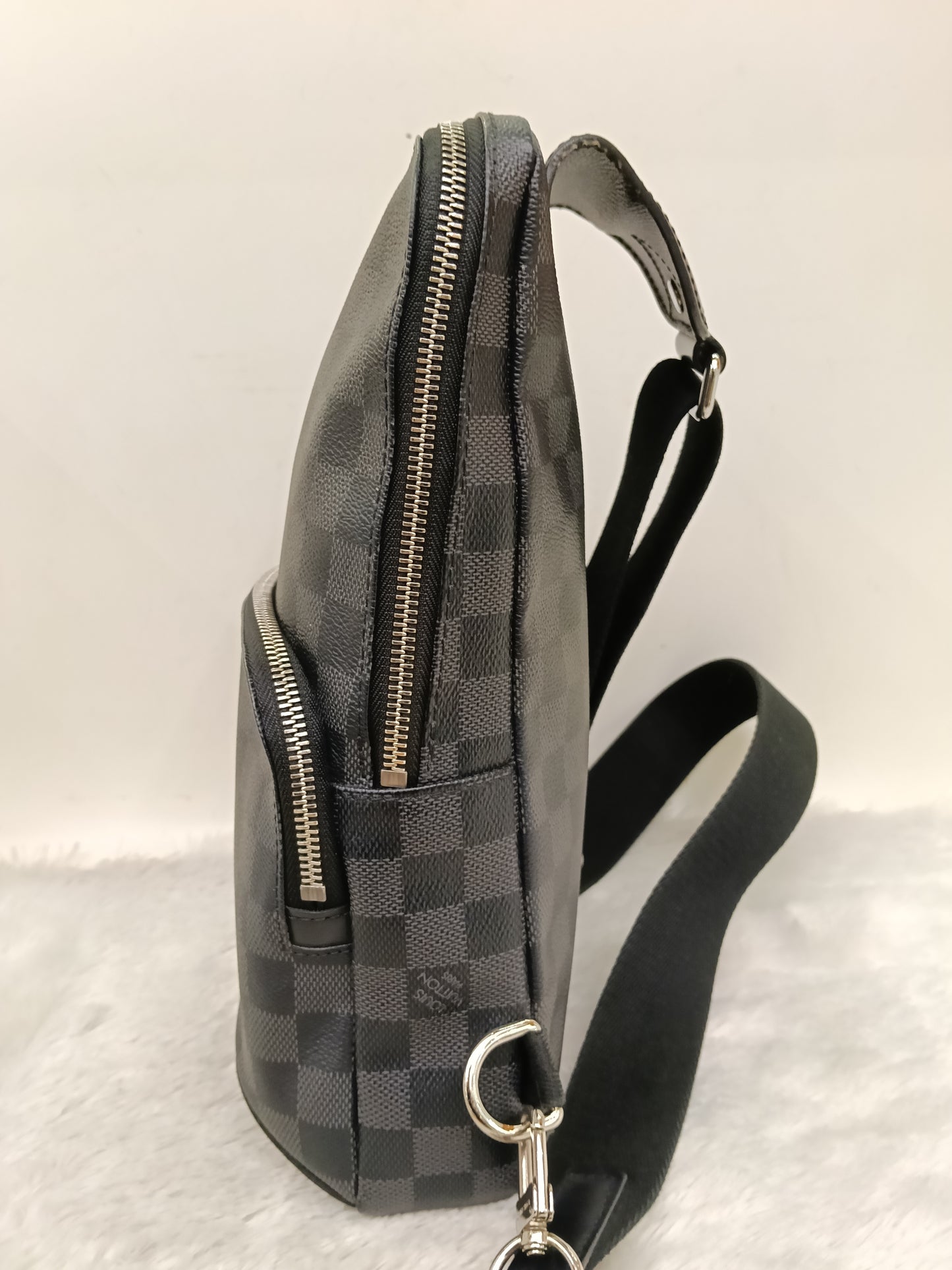 LV Avenue Sling Graphite 2020