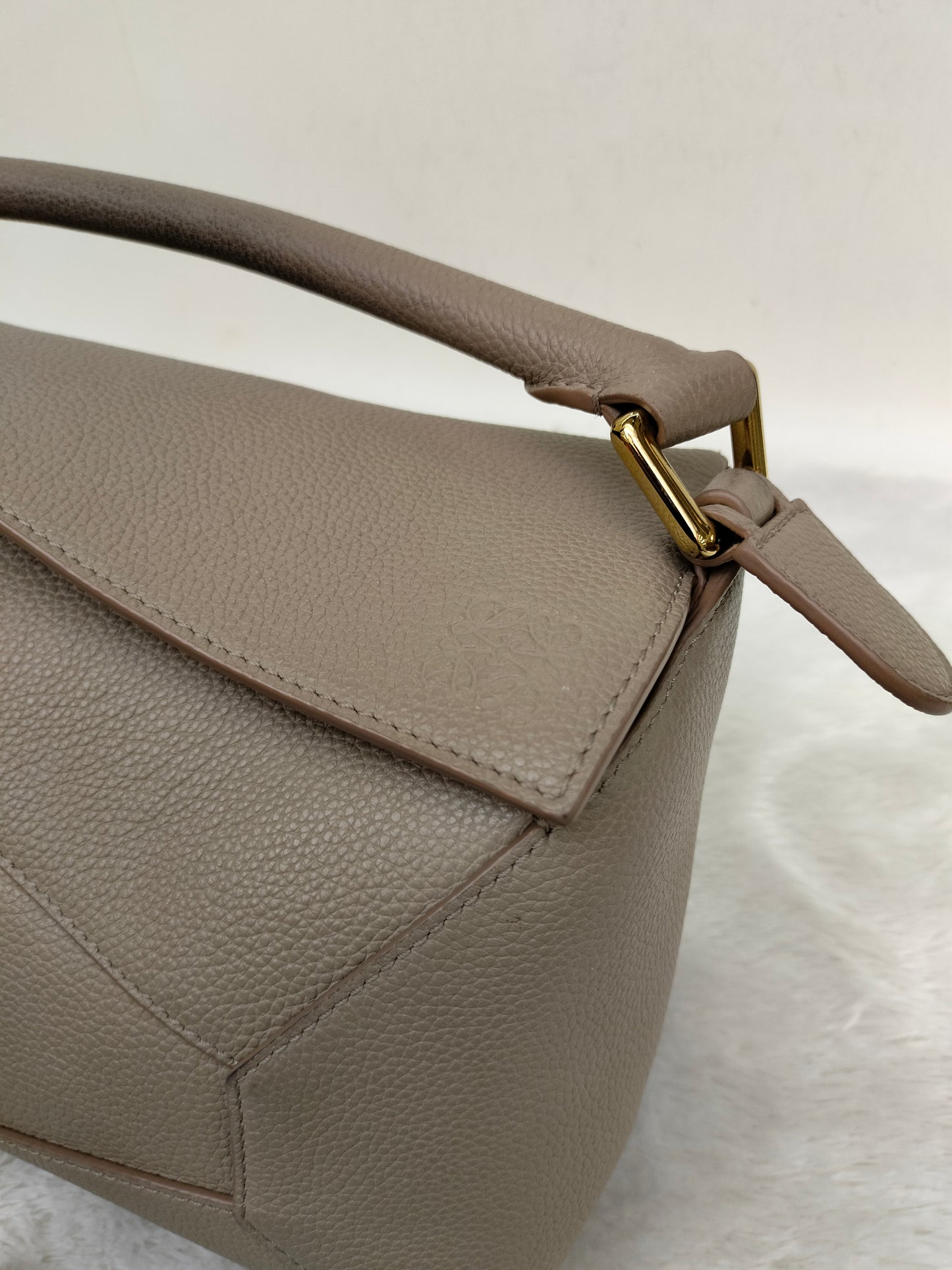 Loewe Puzzle Small Edge Grained Sand GHW 2023