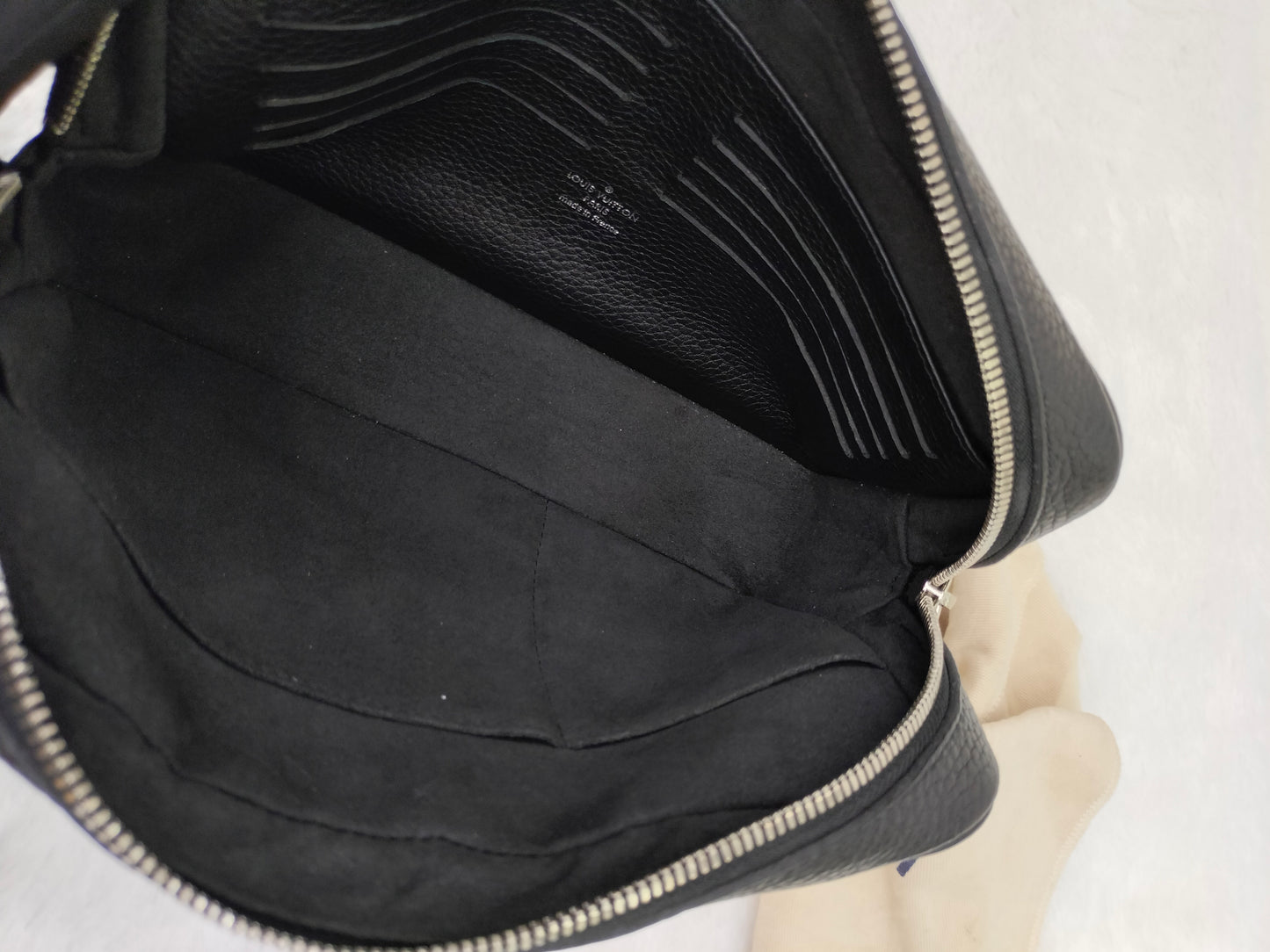LV Kasai Clutch Grained Black 2019