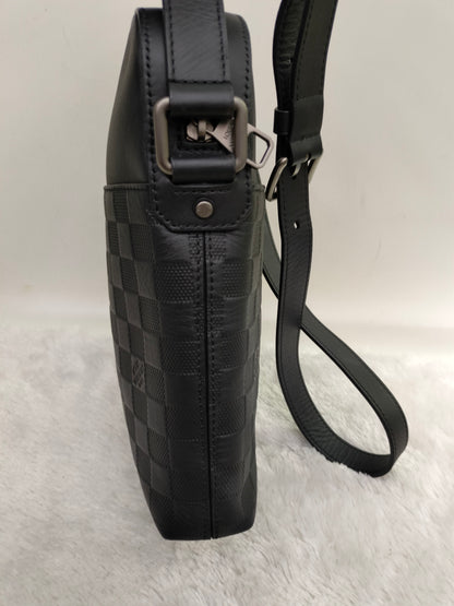 LV District Onyx Damier Infini Black 2017