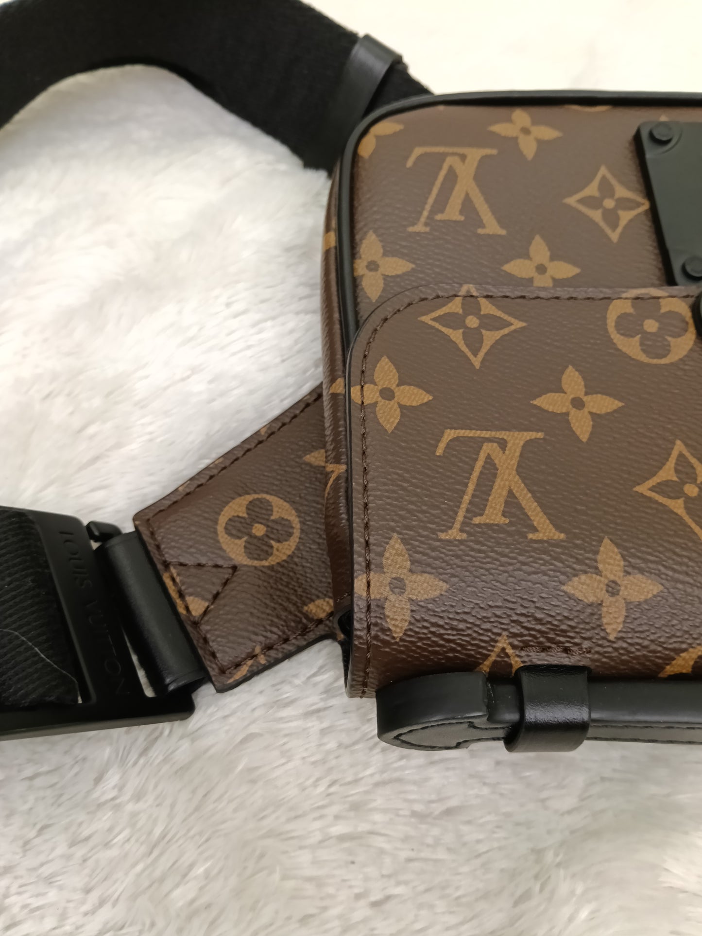 LV S Lock Waist Bag Monogram Macassar (CHIP)