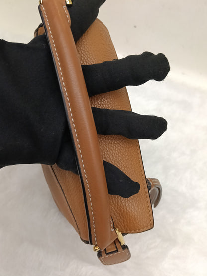 Loewe Puzzle Mini Grained Caramel GHW 2020
