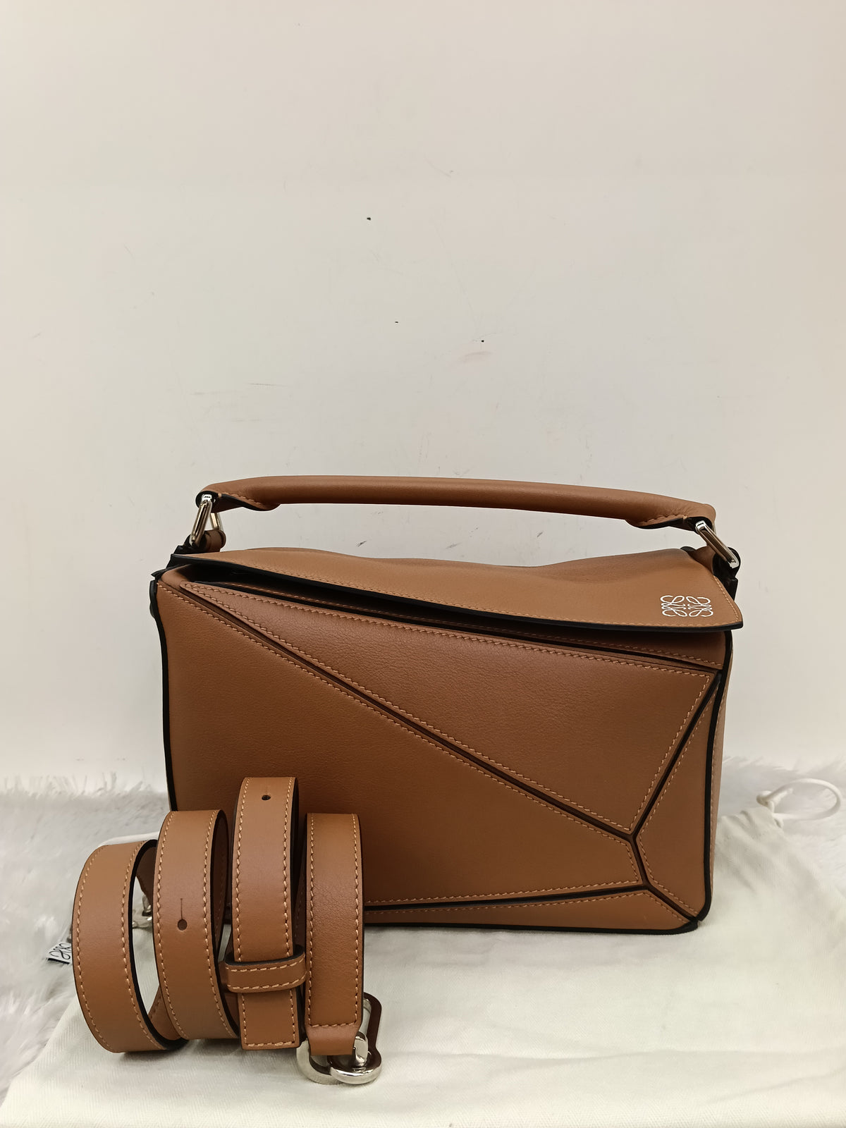 Loewe Puzzle Small Calfskin Tan SHW 2021