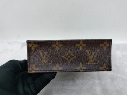 LV Petit Sac Plat Monogram 2021 (CHIP)