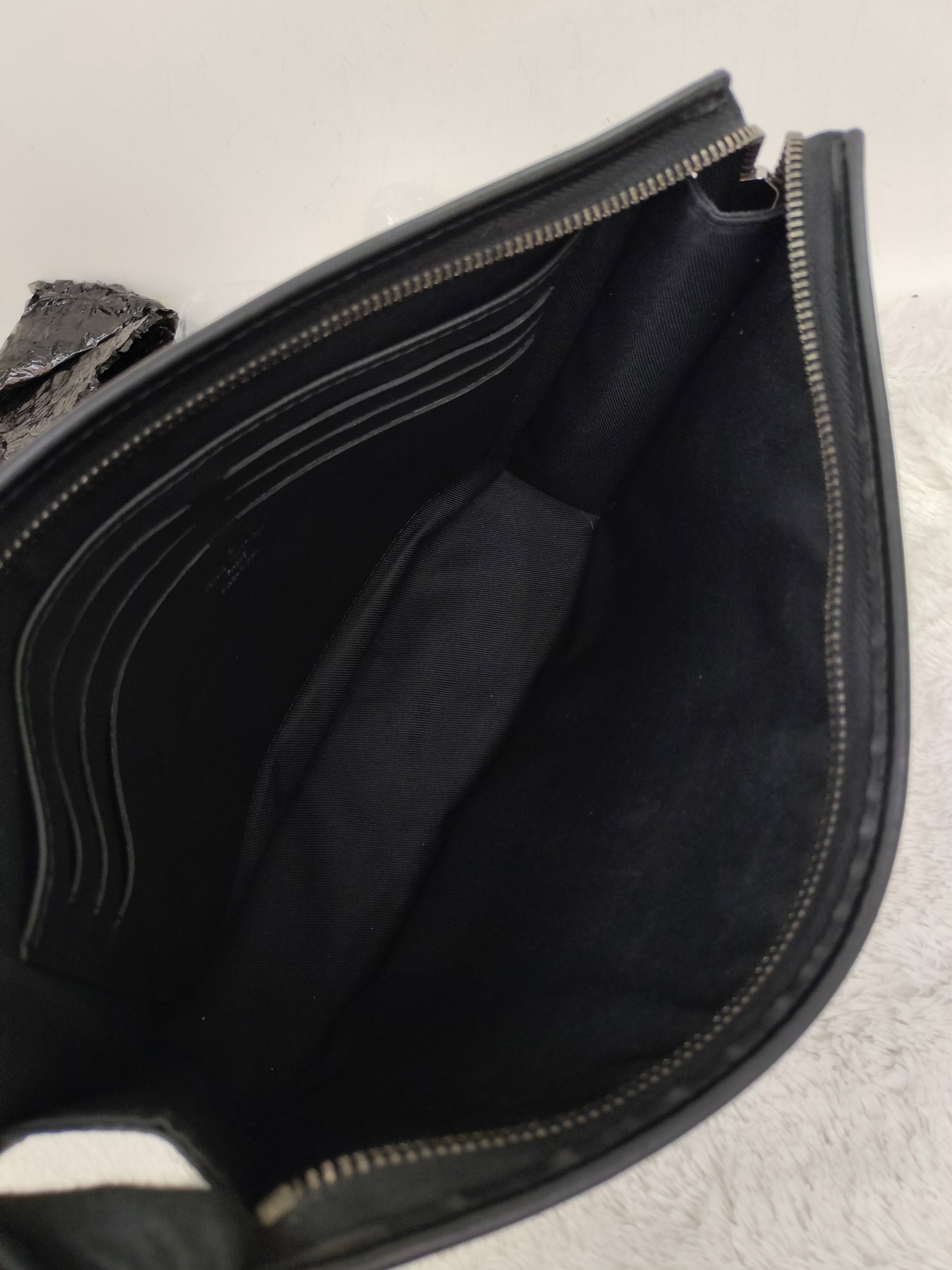 LV Pochette Voyage MM Monogram Eclipse (CHIP)