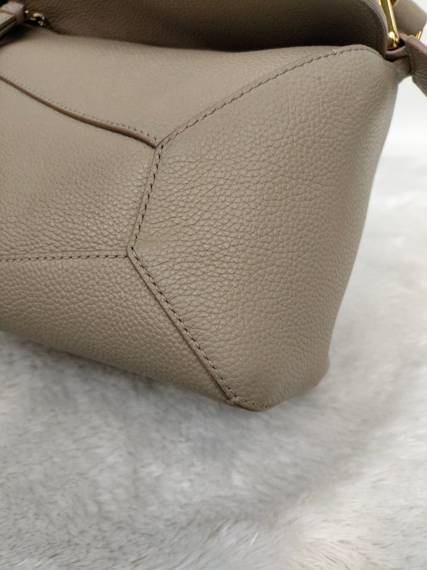 Loewe Puzzle Small Edge Grained Sand GHW 2023