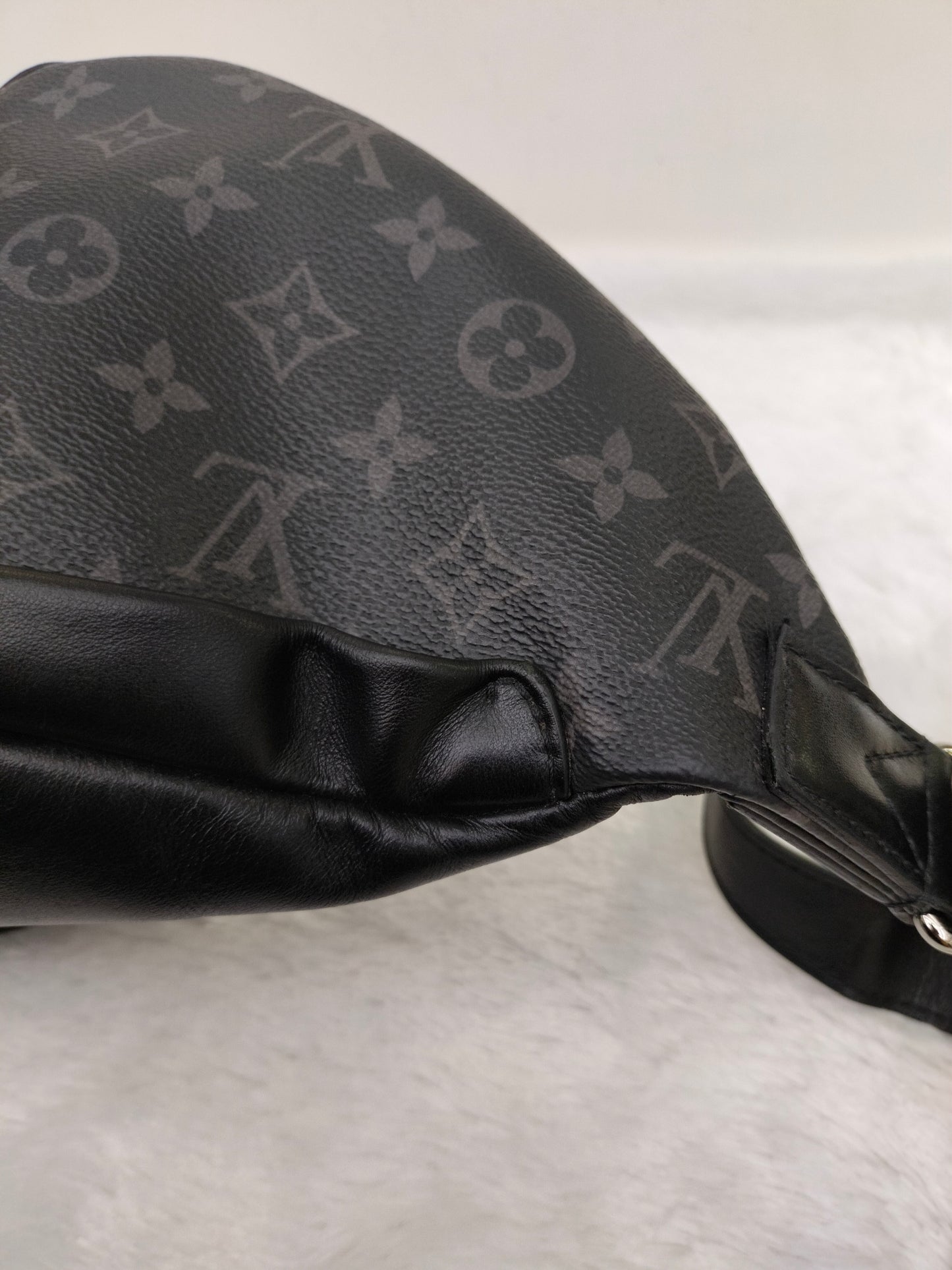 LV Discovery Bumbag Monogram Eclipse 2019