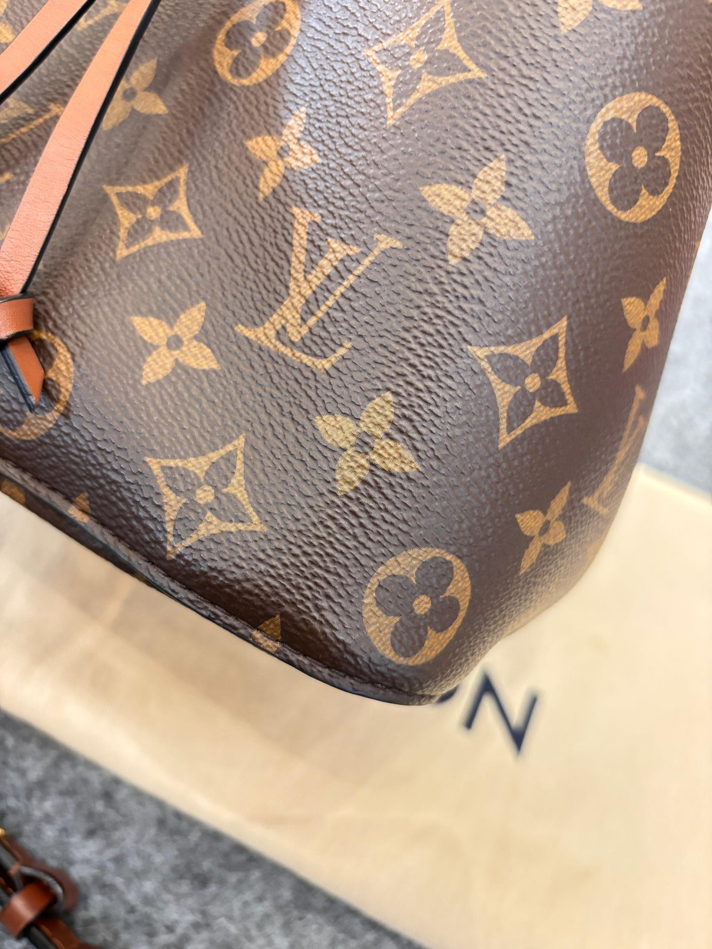 LV Neo Noe MM Monogram Caramel (CHIP)