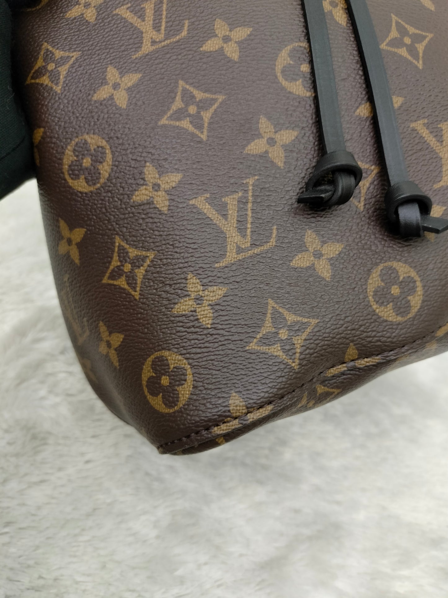 LV Neo Noe MM Monogram Noir (CHIP)