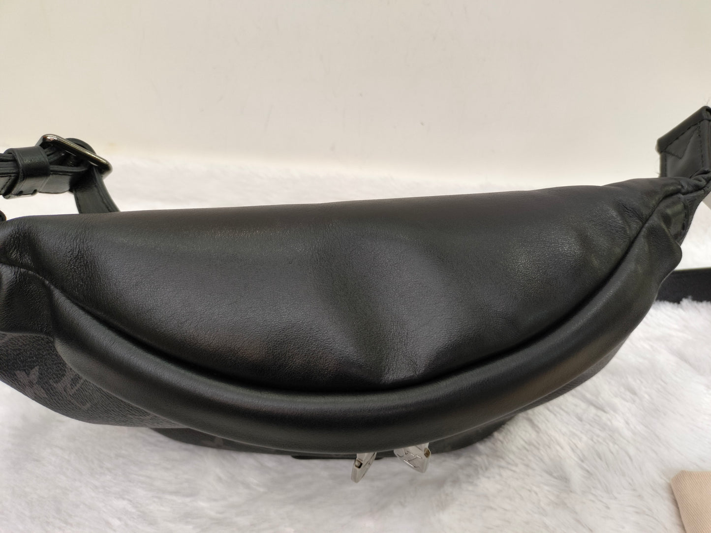 LV Discovery Bumbag Monogram Eclipse 2019