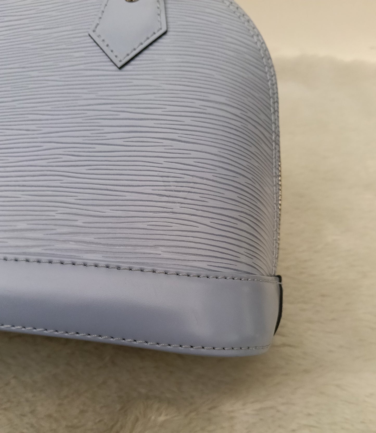 LV Alma BB Epi Bleu Nuage (CHIP)