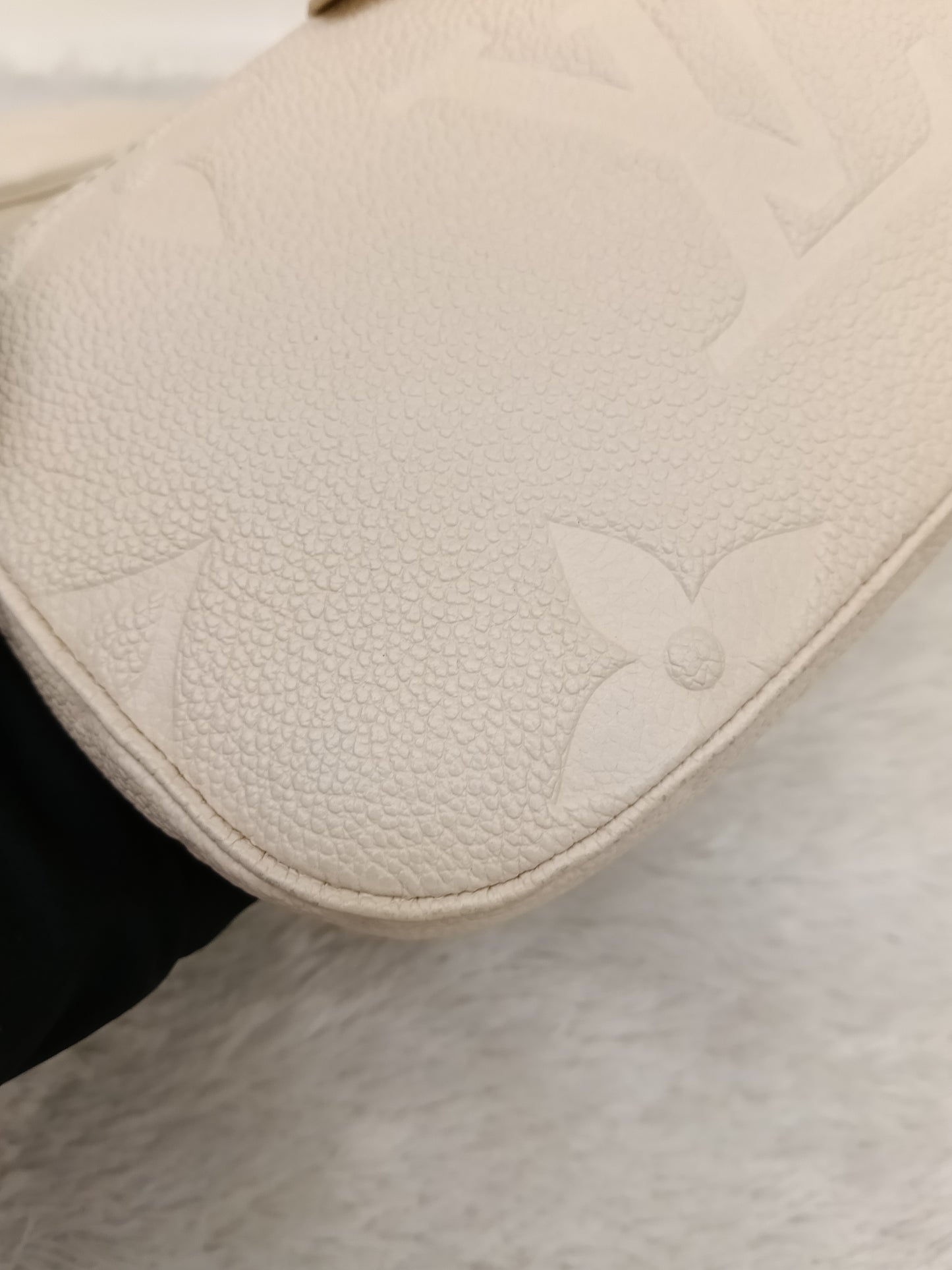 LV Multi Pochette Accecories NV Monogram Empreinte Creme Beige (CHIP)