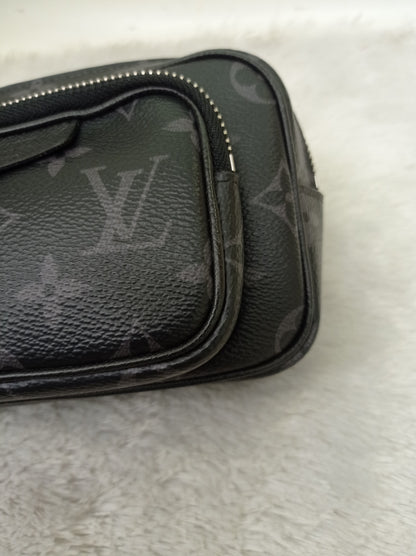 LV Outdoor Pouch Monogram Eclipse (CHIP)