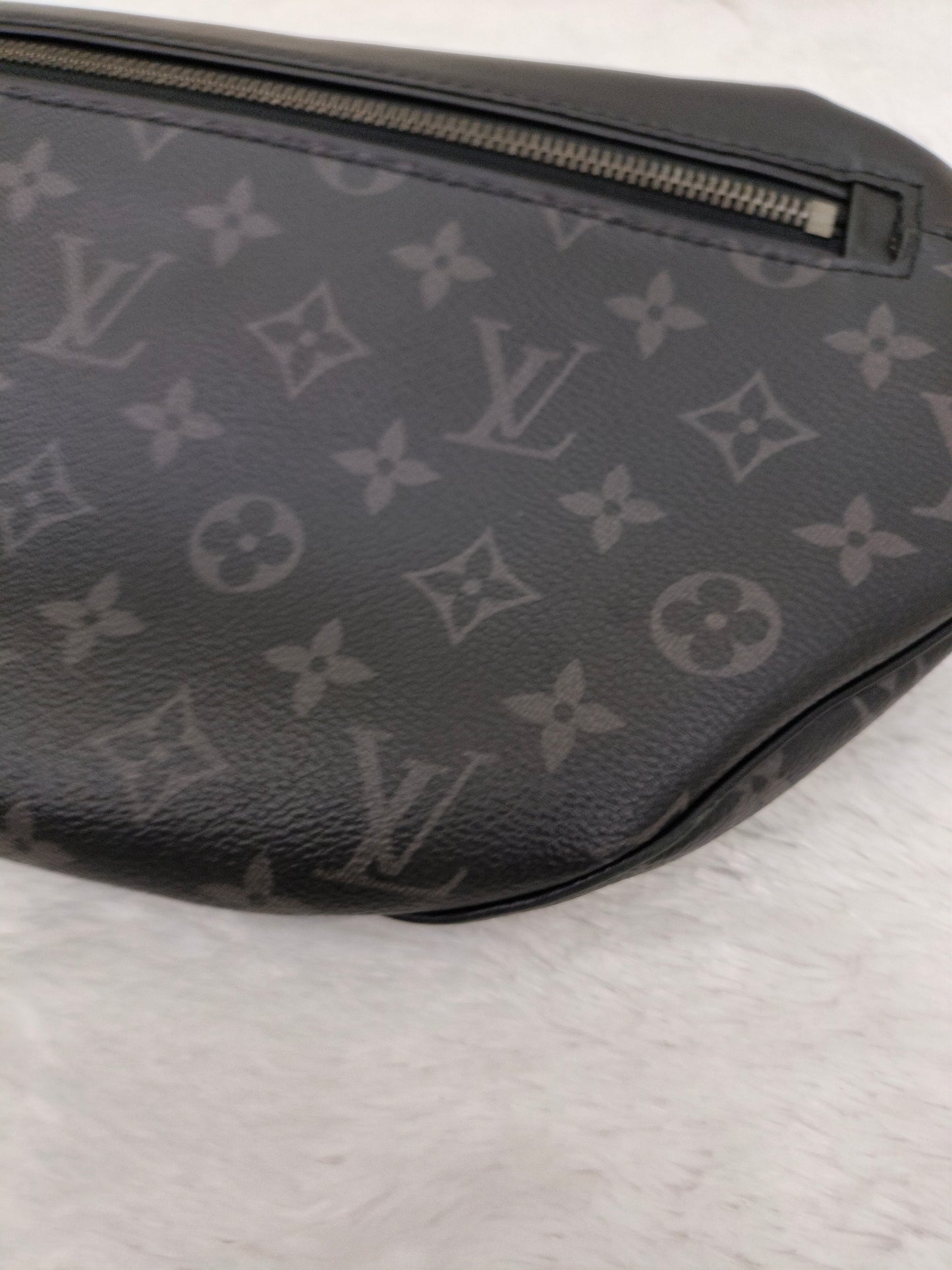 LV Discovery Bumbag Monogram Eclipse 2019