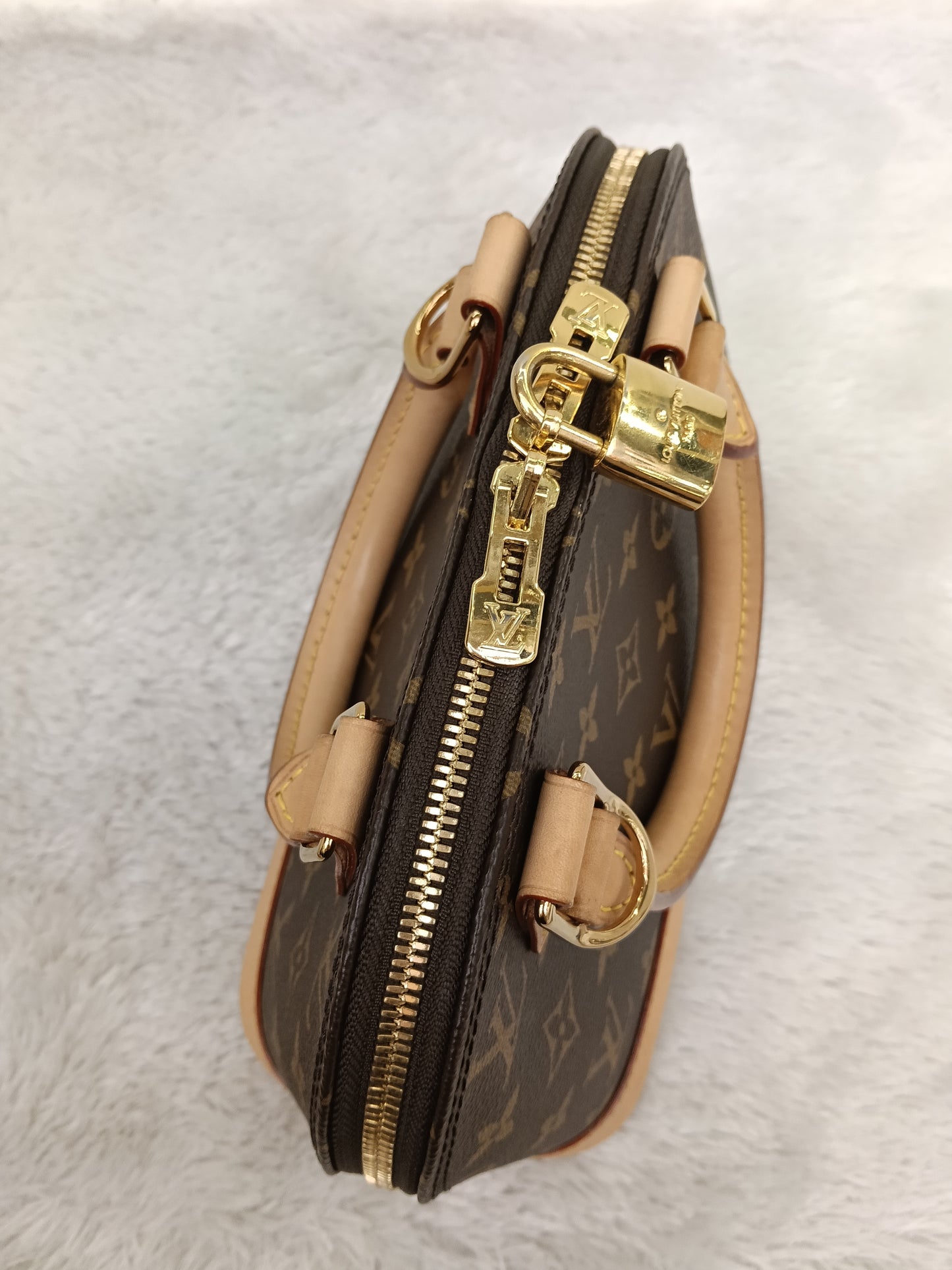 LV Alma BB Monogram 2025 (CHIP)