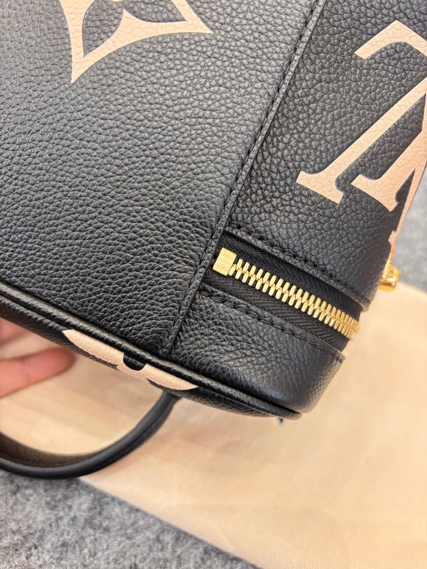 LV Vanity NV Monogram Empreinte Noir Beige (CHIP)