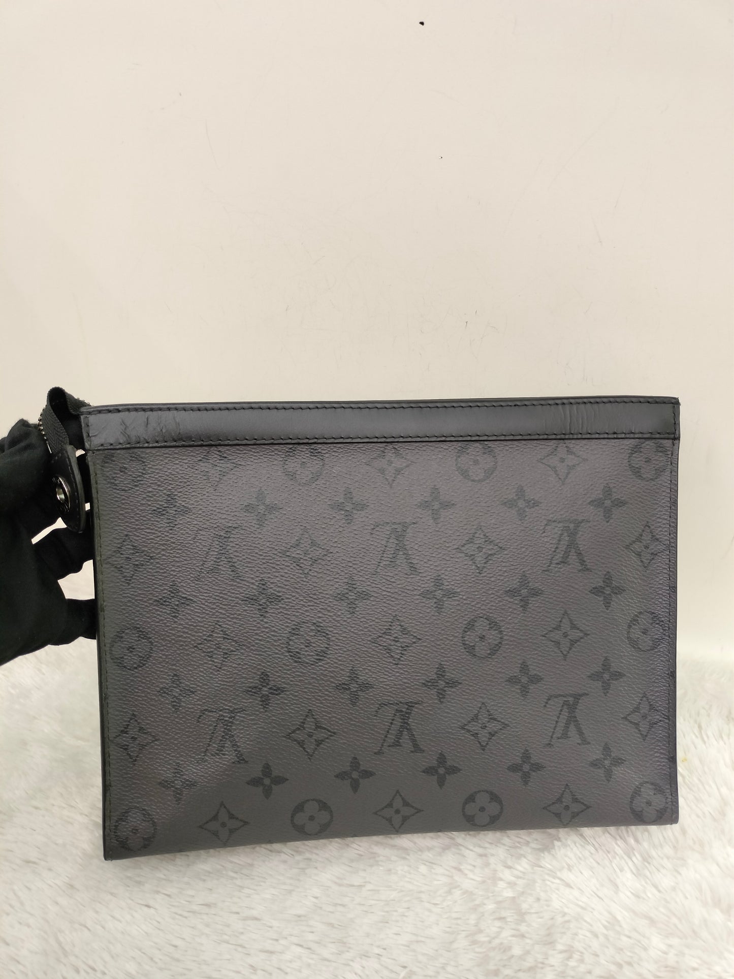 LV Pochette Voyage MM Monogram Eclipse (CHIP)