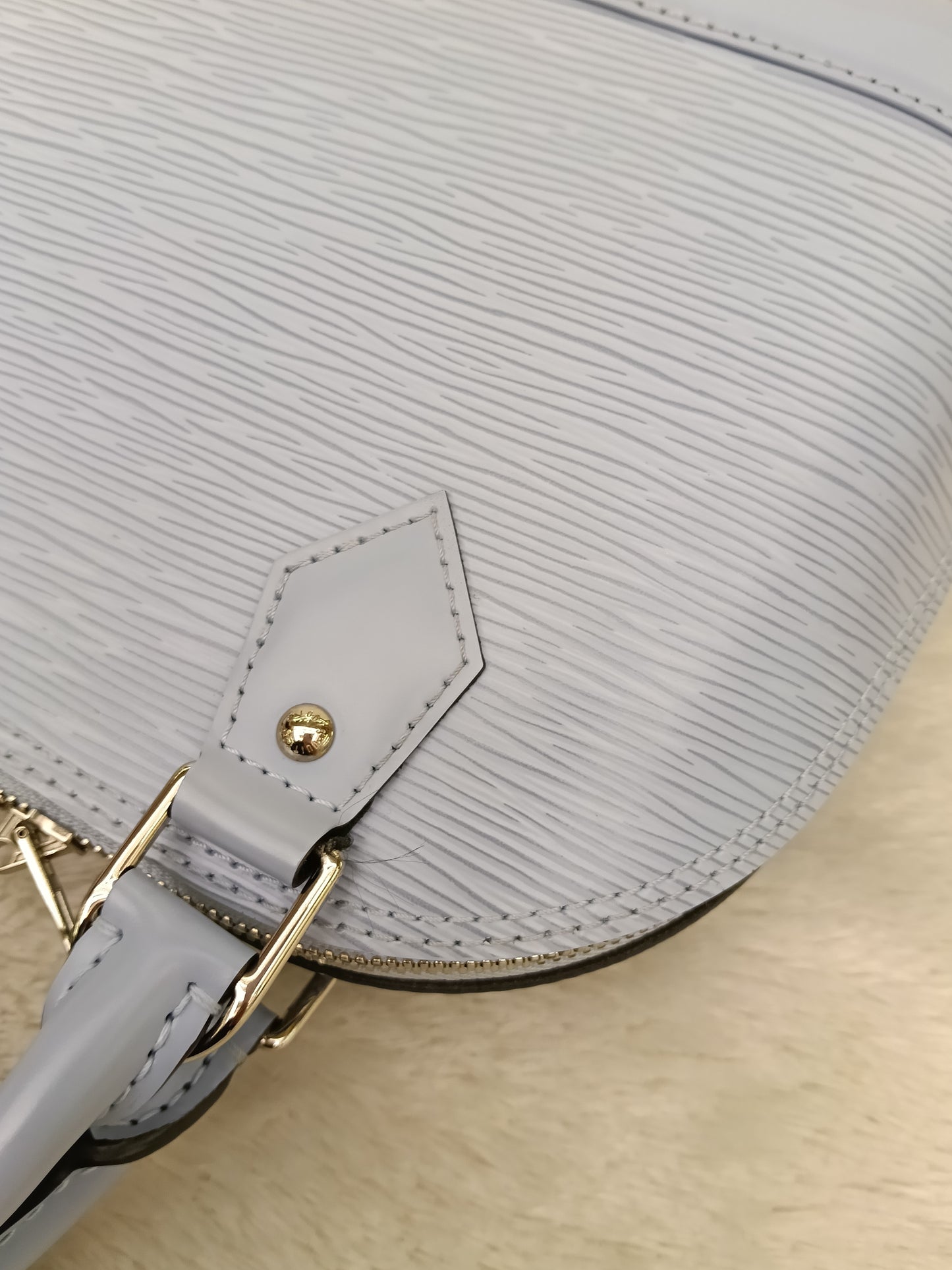 LV Alma BB Epi Bleu Nuage (CHIP)