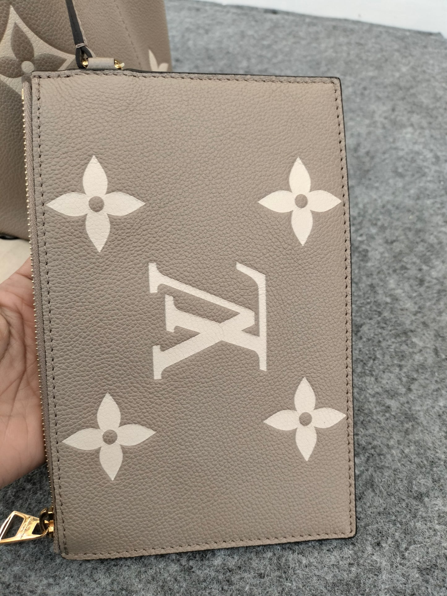 LV Neo Noe MM Tourterelle Creme (CHIP)