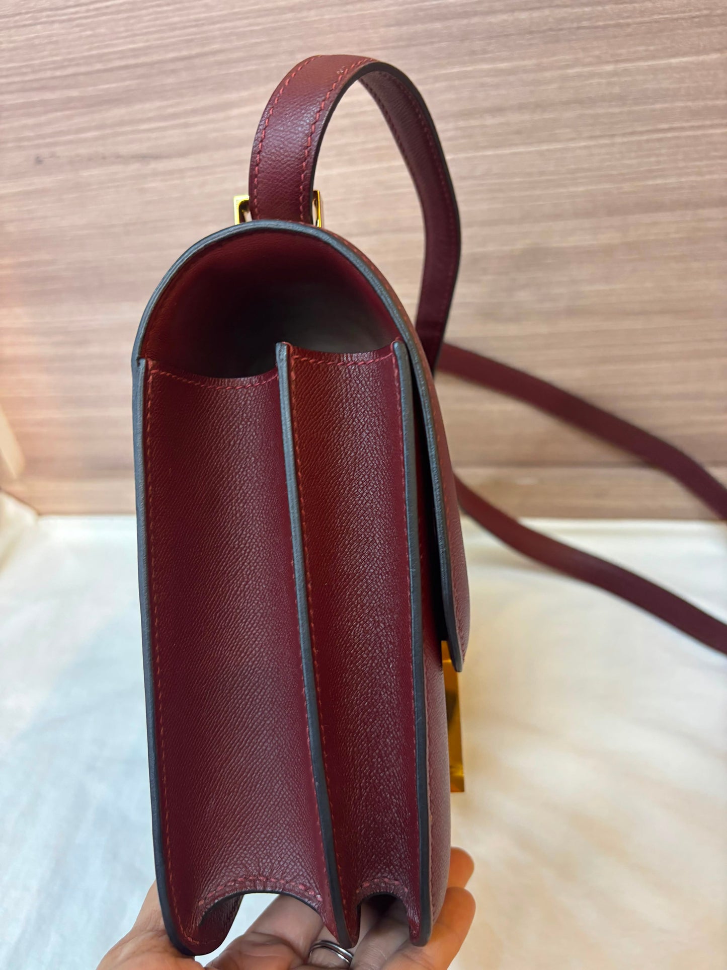 Constance 24 Epsom Bordeaux GHW #Y